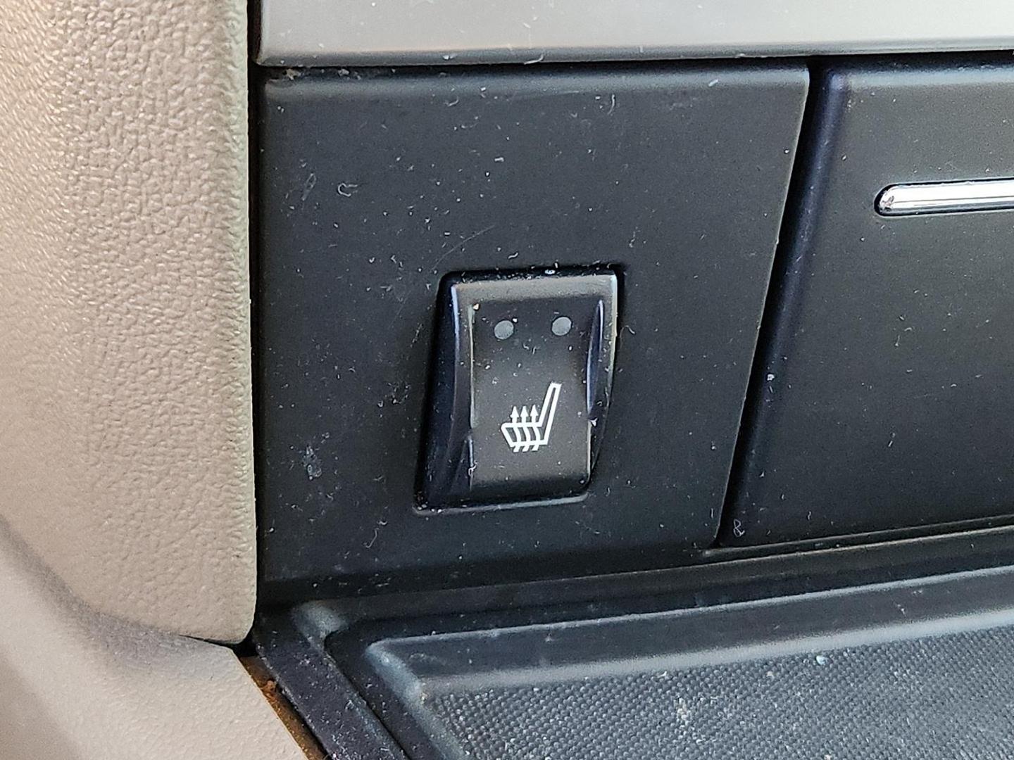 2008 RED Chrysler 300C Hemi (2C3LA63HX8H) with an HEMI 5.7L V-8 regular unleaded, engine with cylinder deactivation and 340HP engine, located at 4711 Ave Q, Lubbock, TX, 79412, (806) 687-2362, 33.551304, -101.855293 - Photo#21