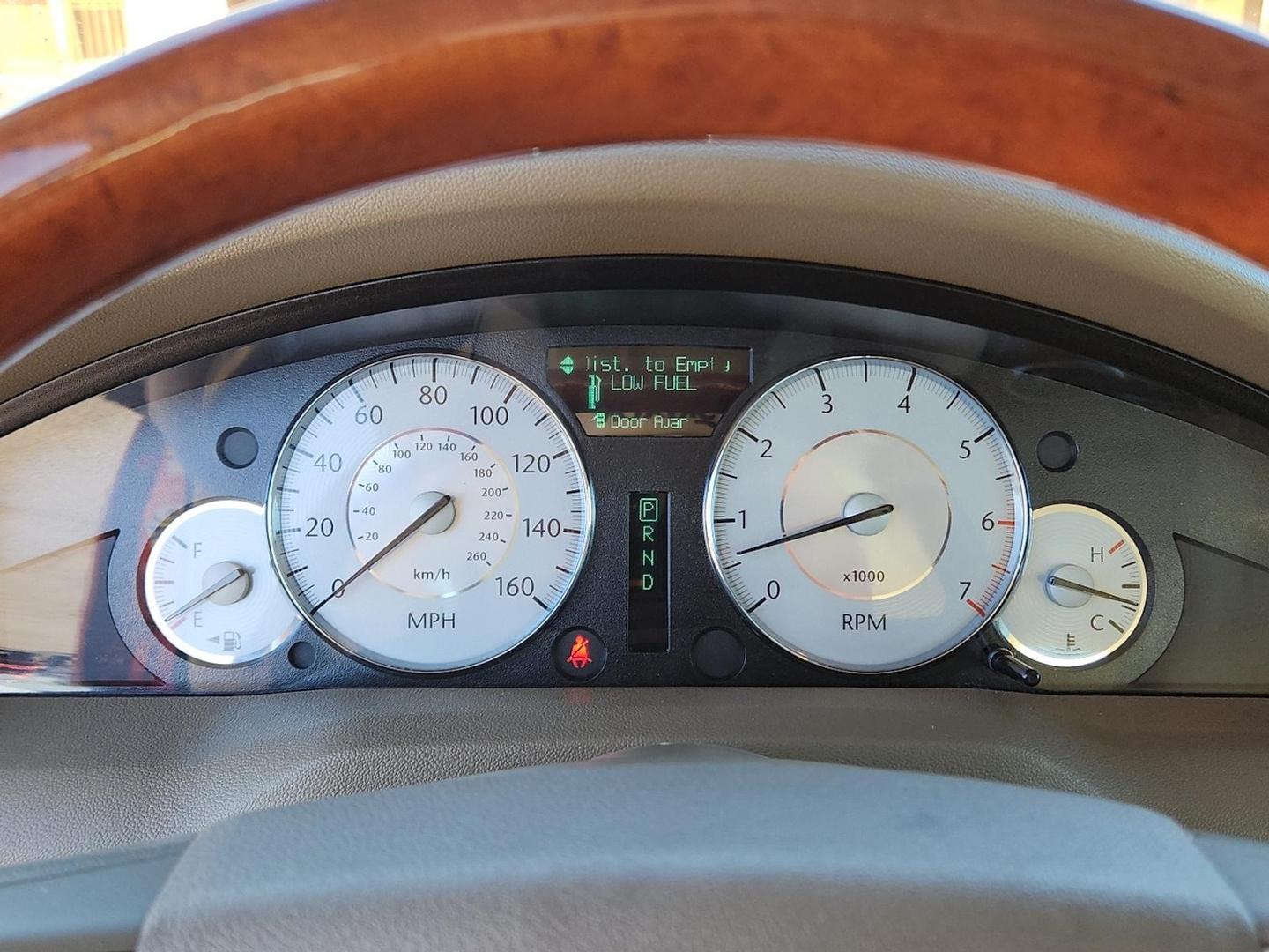 2008 RED Chrysler 300C Hemi (2C3LA63HX8H) with an HEMI 5.7L V-8 regular unleaded, engine with cylinder deactivation and 340HP engine, located at 4711 Ave Q, Lubbock, TX, 79412, (806) 687-2362, 33.551304, -101.855293 - Photo#22