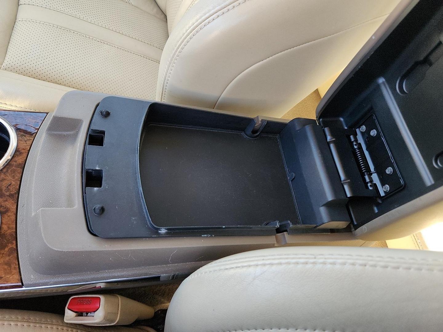 2008 RED Chrysler 300C Hemi (2C3LA63HX8H) with an HEMI 5.7L V-8 regular unleaded, engine with cylinder deactivation and 340HP engine, located at 4711 Ave Q, Lubbock, TX, 79412, (806) 687-2362, 33.551304, -101.855293 - Photo#28