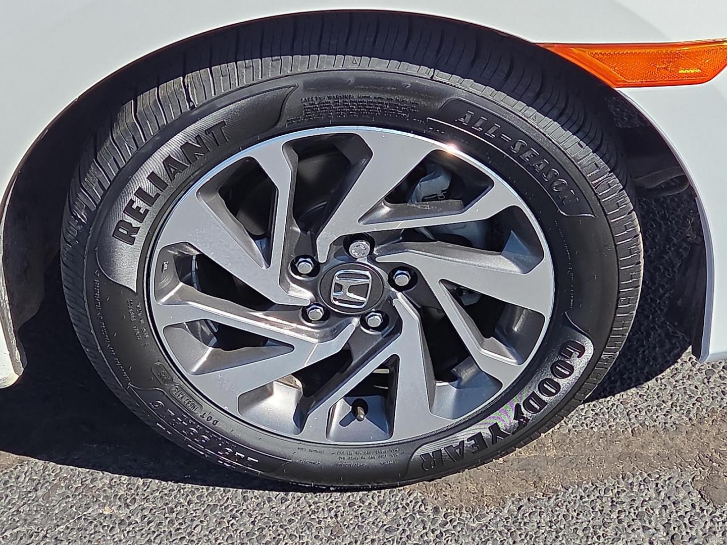 2017 White Orchid Pearl - WA /Ivory - IV Honda Civic EX (2HGFC2F77HH) with an 2L I-4 DOHC, variable valve control, regular unleaded, engine with 158HP engine, located at 4711 Ave Q, Lubbock, TX, 79412, (806) 687-2362, 33.551304, -101.855293 - Photo#9