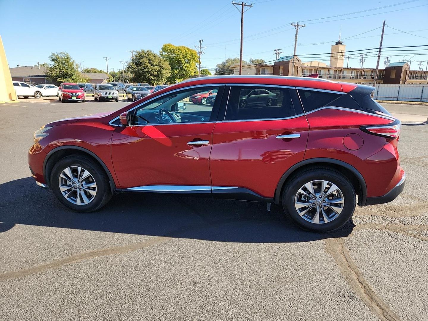 2018 RED Nissan Murano SL (5N1AZ2MG9JN) with an 3.5L V-6 DOHC, variable valve control, regular unleaded, engine with 260HP engine, located at 4711 Ave Q, Lubbock, TX, 79412, (806) 687-2362, 33.551304, -101.855293 - Photo#1