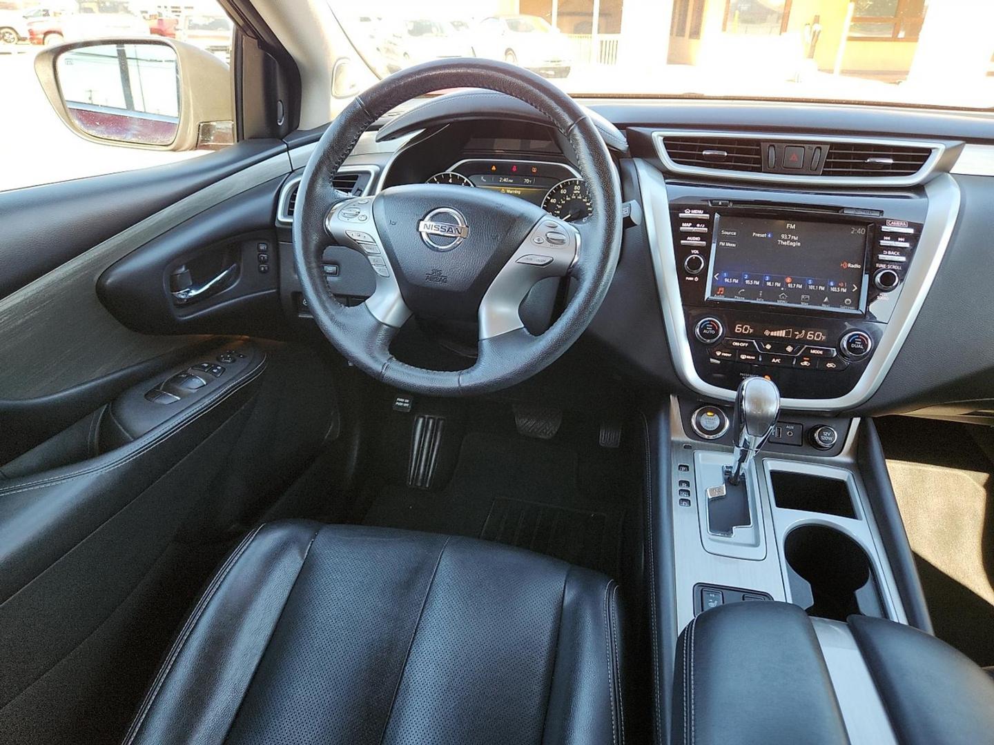 2018 RED Nissan Murano SL (5N1AZ2MG9JN) with an 3.5L V-6 DOHC, variable valve control, regular unleaded, engine with 260HP engine, located at 4711 Ave Q, Lubbock, TX, 79412, (806) 687-2362, 33.551304, -101.855293 - Photo#14