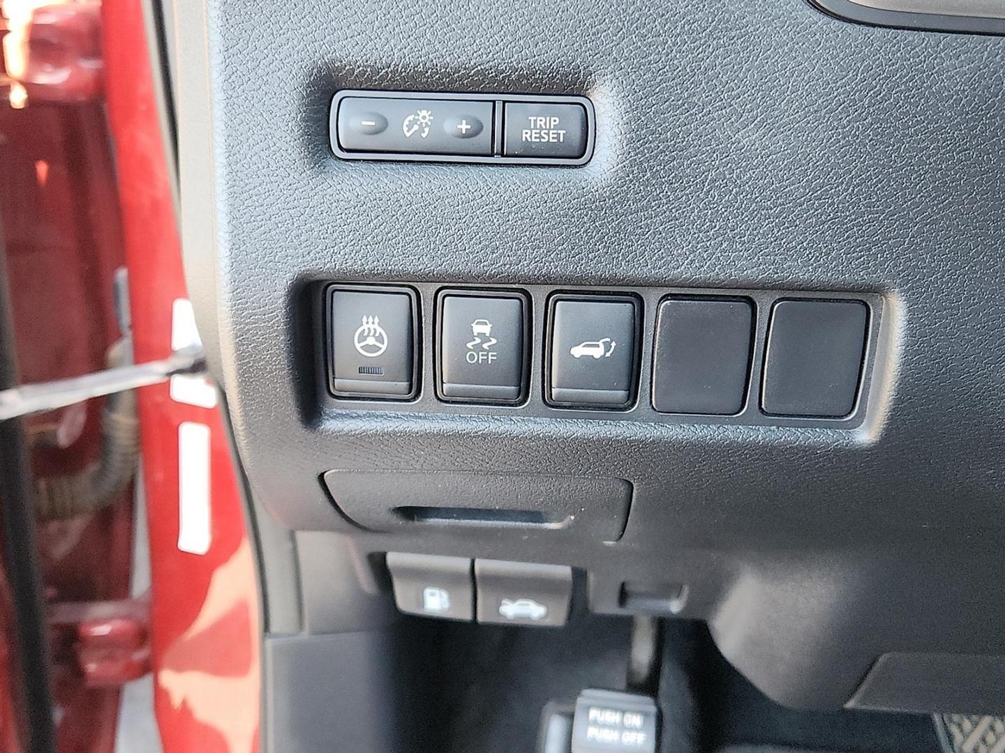 2018 RED Nissan Murano SL (5N1AZ2MG9JN) with an 3.5L V-6 DOHC, variable valve control, regular unleaded, engine with 260HP engine, located at 4711 Ave Q, Lubbock, TX, 79412, (806) 687-2362, 33.551304, -101.855293 - Photo#25