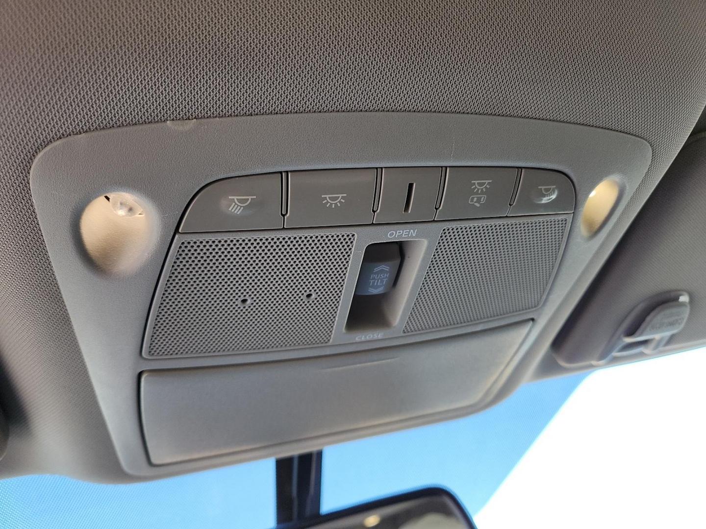 2018 RED Nissan Murano SL (5N1AZ2MG9JN) with an 3.5L V-6 DOHC, variable valve control, regular unleaded, engine with 260HP engine, located at 4711 Ave Q, Lubbock, TX, 79412, (806) 687-2362, 33.551304, -101.855293 - Photo#27