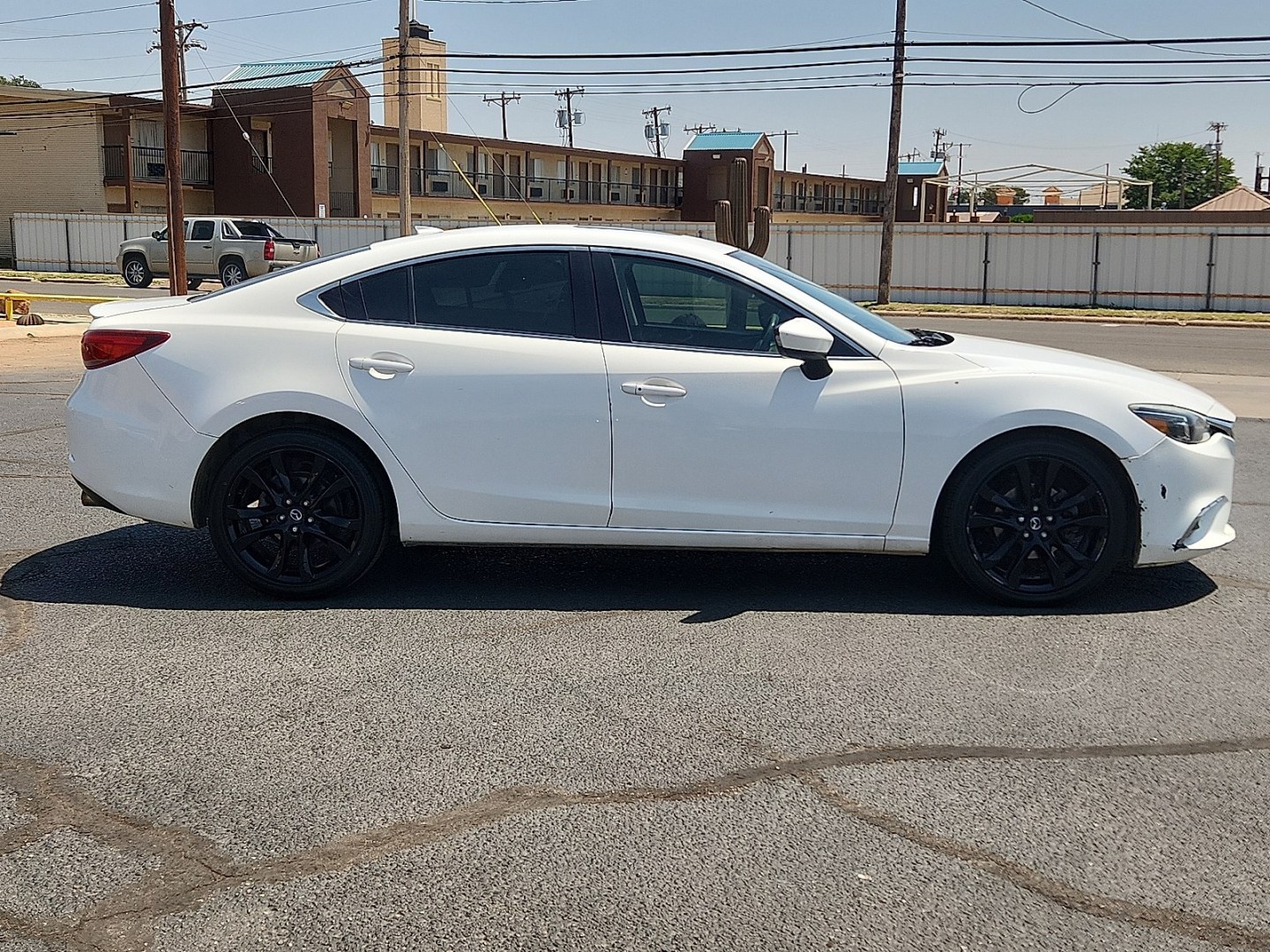 2016 WHITE /Parchment - GP8 Mazda Mazda6 i Grand Touring (JM1GJ1W58G1) with an SKYACTIV-G 2.5L I-4 gasoline direct injection, DOHC, variable valve control, regular unleaded, engine with 184HP engine, located at 4711 Ave Q, Lubbock, TX, 79412, (806) 687-2362, 33.551304, -101.855293- Photo#4