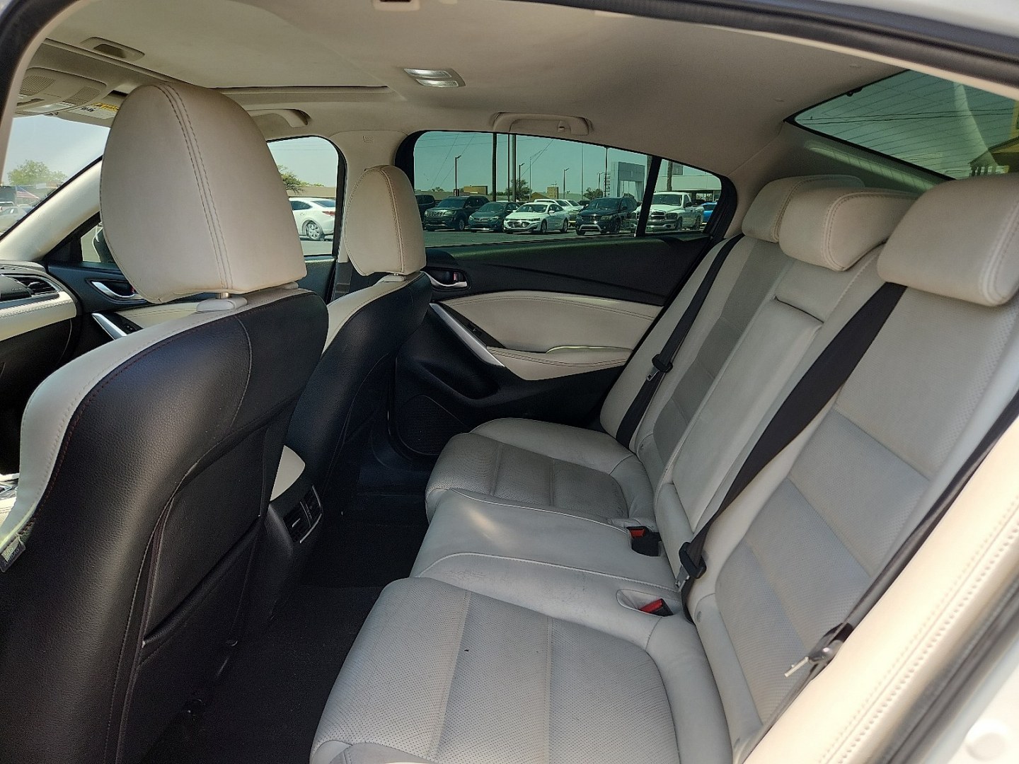 2016 WHITE /Parchment - GP8 Mazda Mazda6 i Grand Touring (JM1GJ1W58G1) with an SKYACTIV-G 2.5L I-4 gasoline direct injection, DOHC, variable valve control, regular unleaded, engine with 184HP engine, located at 4711 Ave Q, Lubbock, TX, 79412, (806) 687-2362, 33.551304, -101.855293- Photo#9