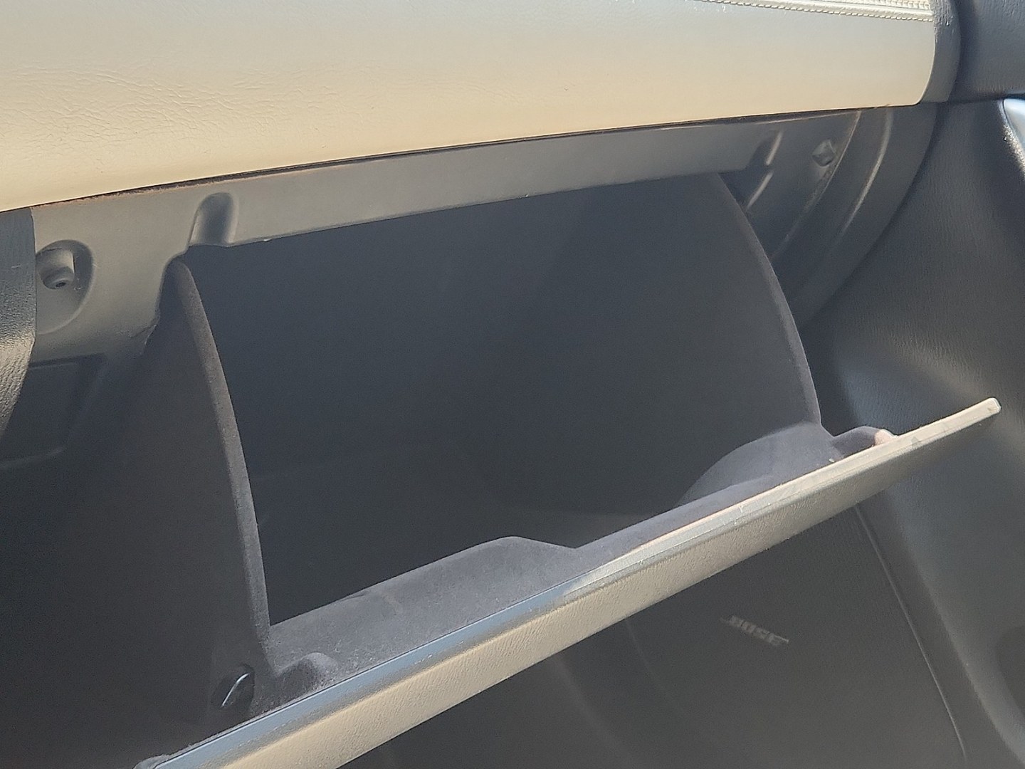 2016 WHITE /Parchment - GP8 Mazda Mazda6 i Grand Touring (JM1GJ1W58G1) with an SKYACTIV-G 2.5L I-4 gasoline direct injection, DOHC, variable valve control, regular unleaded, engine with 184HP engine, located at 4711 Ave Q, Lubbock, TX, 79412, (806) 687-2362, 33.551304, -101.855293- Photo#23