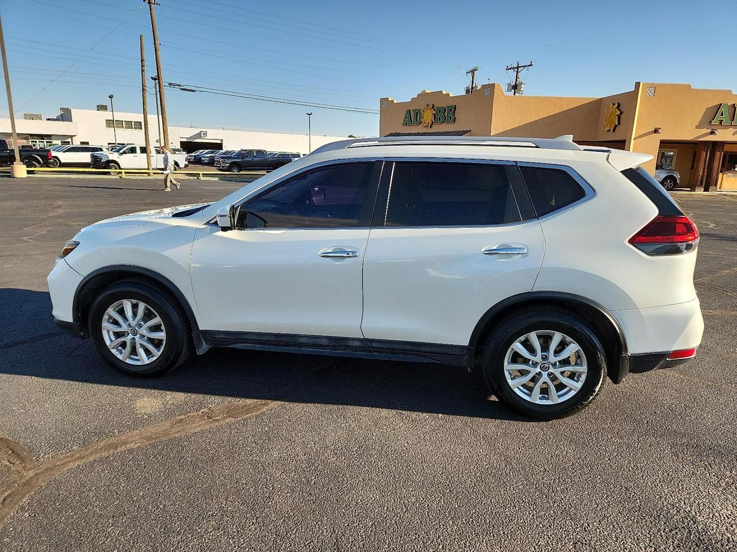 2018 WHITE Nissan Rogue SV (5N1AT2MTXJC) with an 2.5L I-4 DOHC, variable valve control, regular unleaded, engine with 170HP engine, located at 4711 Ave Q, Lubbock, TX, 79412, (806) 687-2362, 33.551304, -101.855293 - Photo#1
