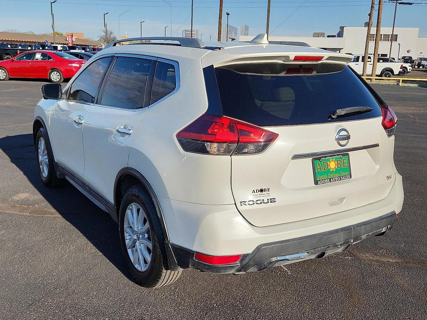 2018 WHITE Nissan Rogue SV (5N1AT2MTXJC) with an 2.5L I-4 DOHC, variable valve control, regular unleaded, engine with 170HP engine, located at 4711 Ave Q, Lubbock, TX, 79412, (806) 687-2362, 33.551304, -101.855293 - Photo#2
