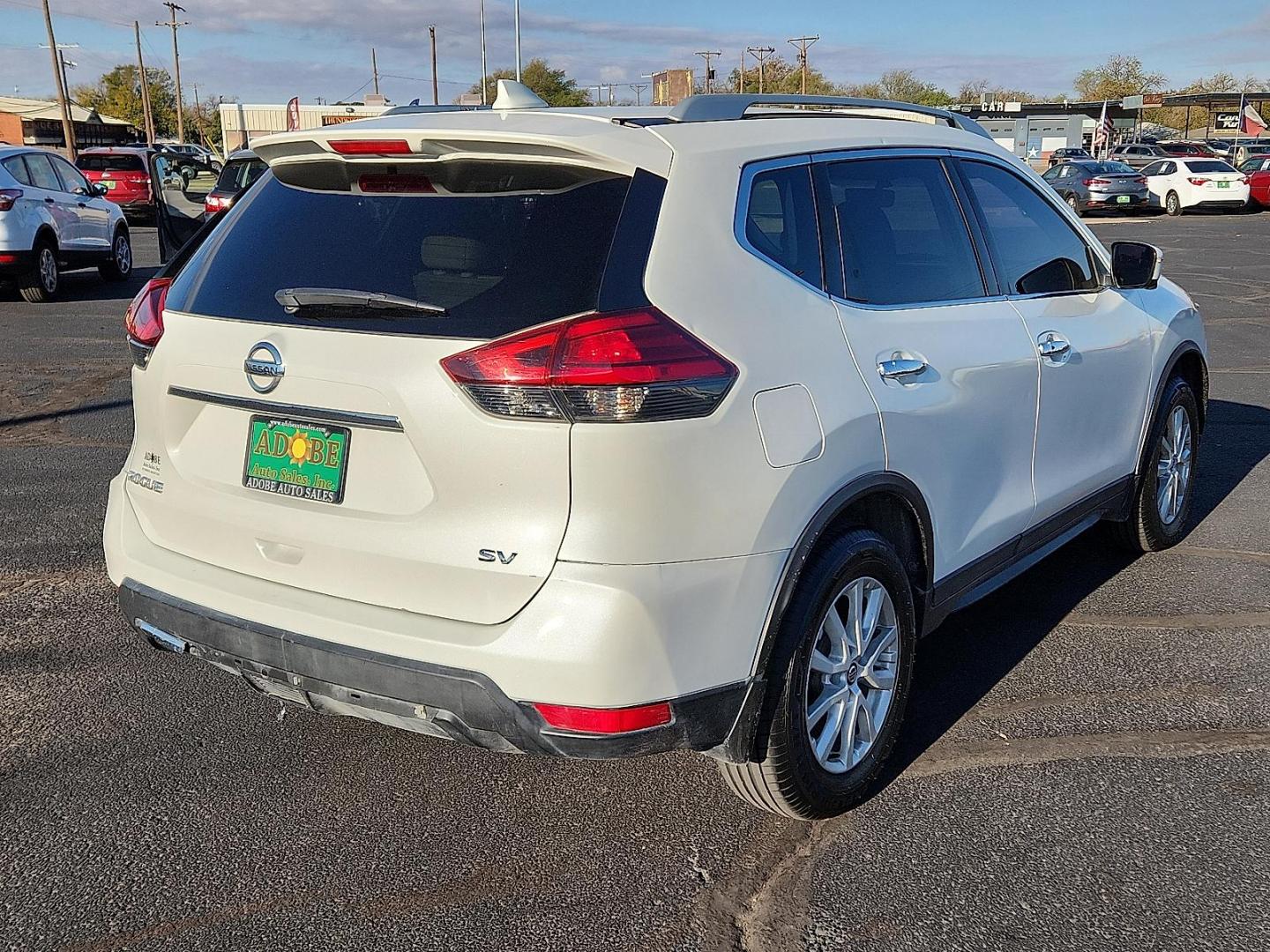 2018 WHITE Nissan Rogue SV (5N1AT2MTXJC) with an 2.5L I-4 DOHC, variable valve control, regular unleaded, engine with 170HP engine, located at 4711 Ave Q, Lubbock, TX, 79412, (806) 687-2362, 33.551304, -101.855293 - Photo#3