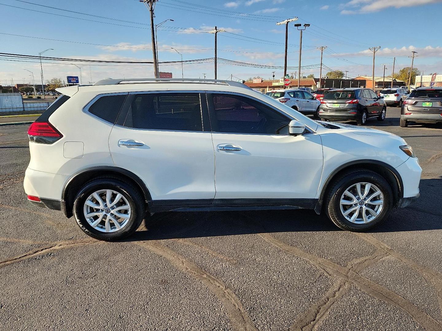 2018 WHITE Nissan Rogue SV (5N1AT2MTXJC) with an 2.5L I-4 DOHC, variable valve control, regular unleaded, engine with 170HP engine, located at 4711 Ave Q, Lubbock, TX, 79412, (806) 687-2362, 33.551304, -101.855293 - Photo#4