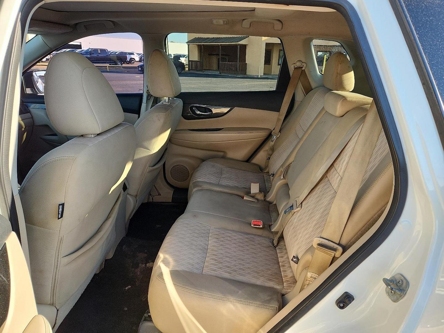 2018 WHITE Nissan Rogue SV (5N1AT2MTXJC) with an 2.5L I-4 DOHC, variable valve control, regular unleaded, engine with 170HP engine, located at 4711 Ave Q, Lubbock, TX, 79412, (806) 687-2362, 33.551304, -101.855293 - Photo#8