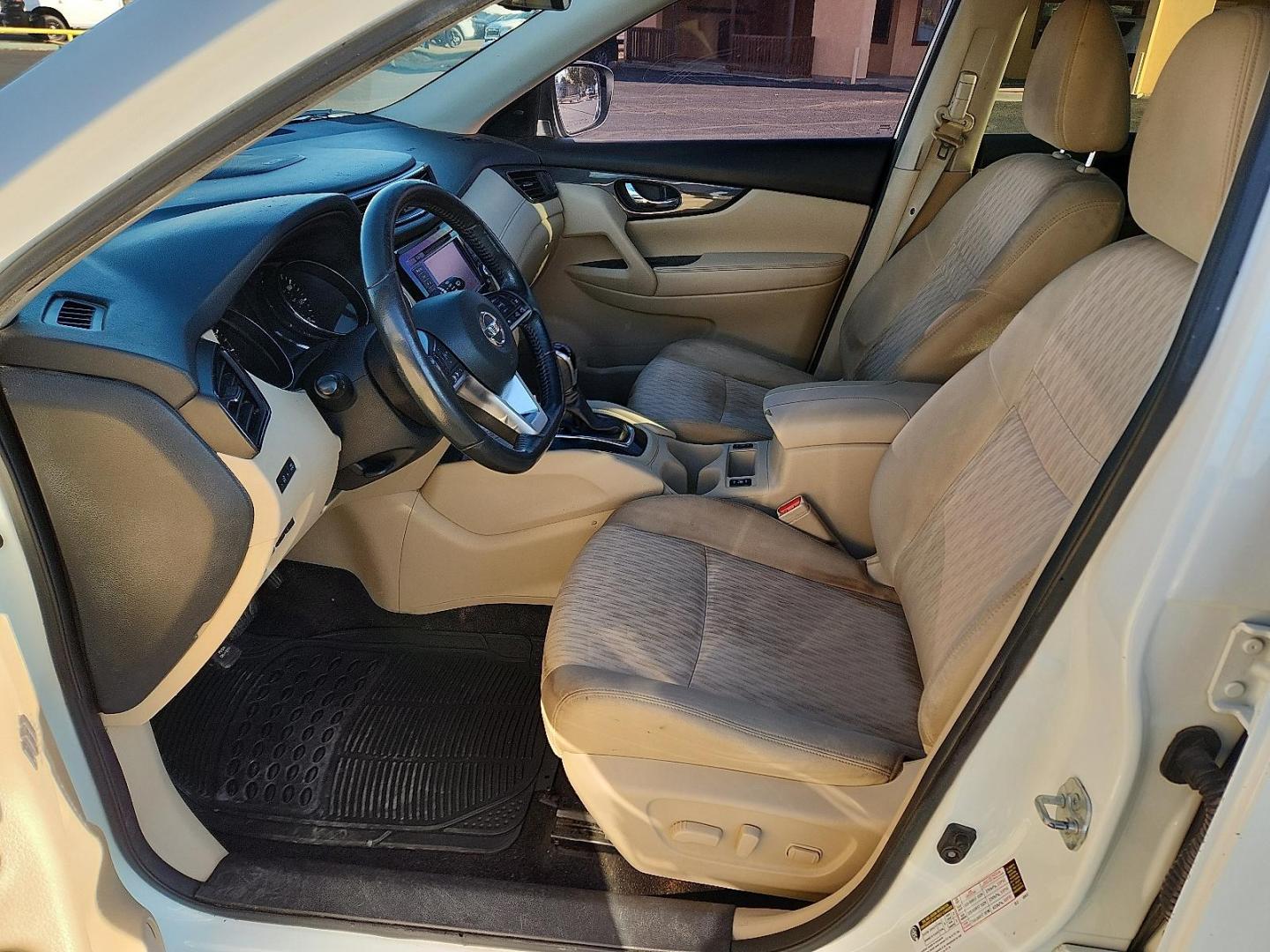 2018 WHITE Nissan Rogue SV (5N1AT2MTXJC) with an 2.5L I-4 DOHC, variable valve control, regular unleaded, engine with 170HP engine, located at 4711 Ave Q, Lubbock, TX, 79412, (806) 687-2362, 33.551304, -101.855293 - Photo#10