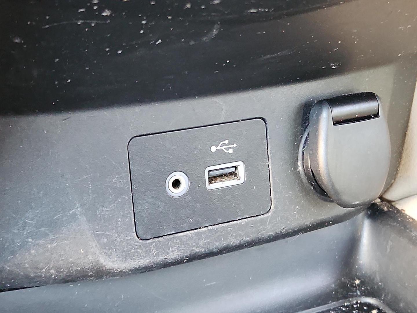 2018 WHITE Nissan Rogue SV (5N1AT2MTXJC) with an 2.5L I-4 DOHC, variable valve control, regular unleaded, engine with 170HP engine, located at 4711 Ave Q, Lubbock, TX, 79412, (806) 687-2362, 33.551304, -101.855293 - Photo#17