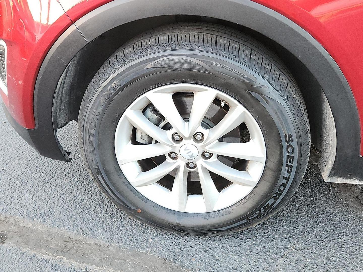 2018 MAROON Kia Sorento 2.4L LX (5XYPGDA37JG) with an 2.4L I-4 gasoline direct injection, DOHC, variable valve control, regular unleaded, engine with 185HP engine, located at 4711 Ave Q, Lubbock, TX, 79412, (806) 687-2362, 33.551304, -101.855293 - Photo#6