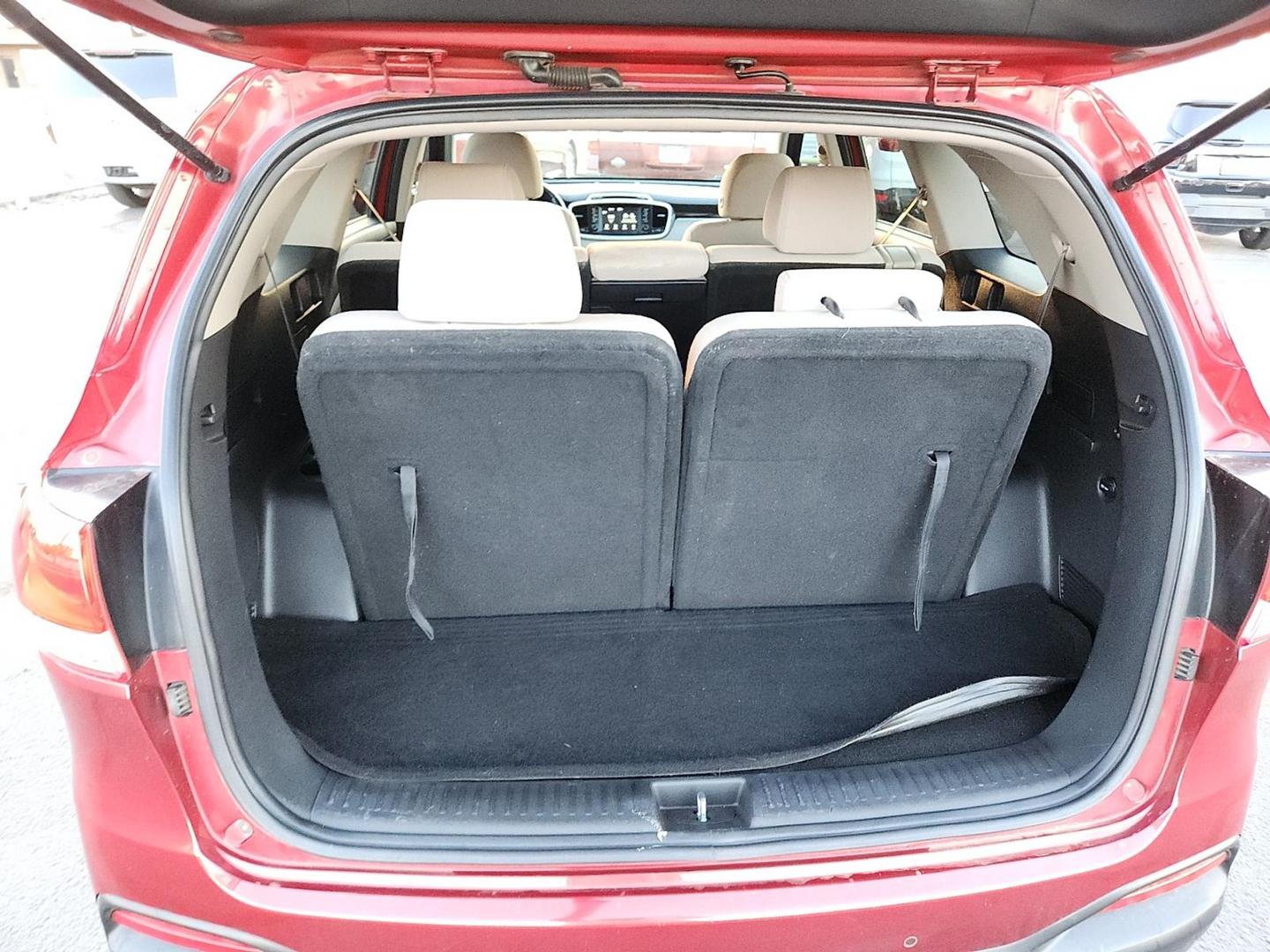 2018 MAROON Kia Sorento 2.4L LX (5XYPGDA37JG) with an 2.4L I-4 gasoline direct injection, DOHC, variable valve control, regular unleaded, engine with 185HP engine, located at 4711 Ave Q, Lubbock, TX, 79412, (806) 687-2362, 33.551304, -101.855293 - Photo#7