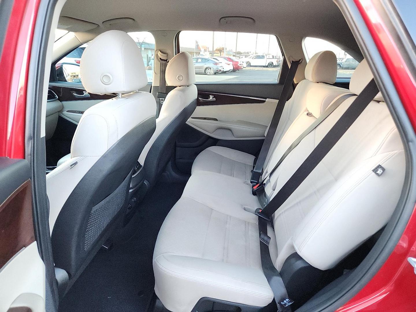 2018 MAROON Kia Sorento 2.4L LX (5XYPGDA37JG) with an 2.4L I-4 gasoline direct injection, DOHC, variable valve control, regular unleaded, engine with 185HP engine, located at 4711 Ave Q, Lubbock, TX, 79412, (806) 687-2362, 33.551304, -101.855293 - Photo#9