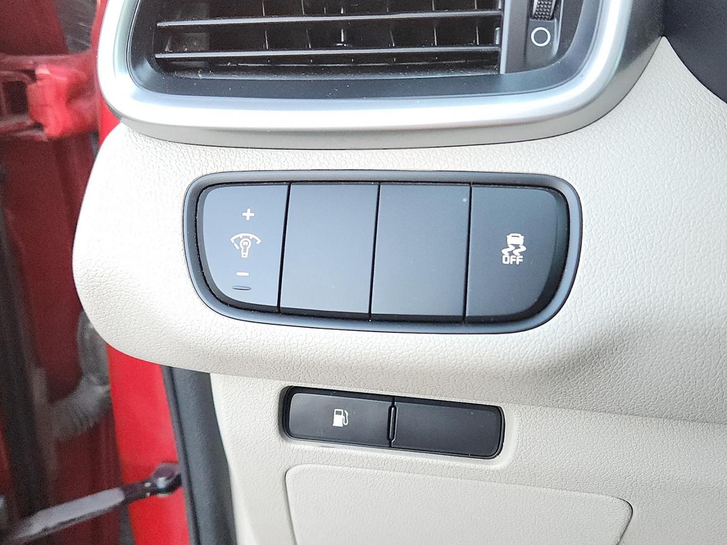 2018 MAROON Kia Sorento 2.4L LX (5XYPGDA37JG) with an 2.4L I-4 gasoline direct injection, DOHC, variable valve control, regular unleaded, engine with 185HP engine, located at 4711 Ave Q, Lubbock, TX, 79412, (806) 687-2362, 33.551304, -101.855293 - Photo#19