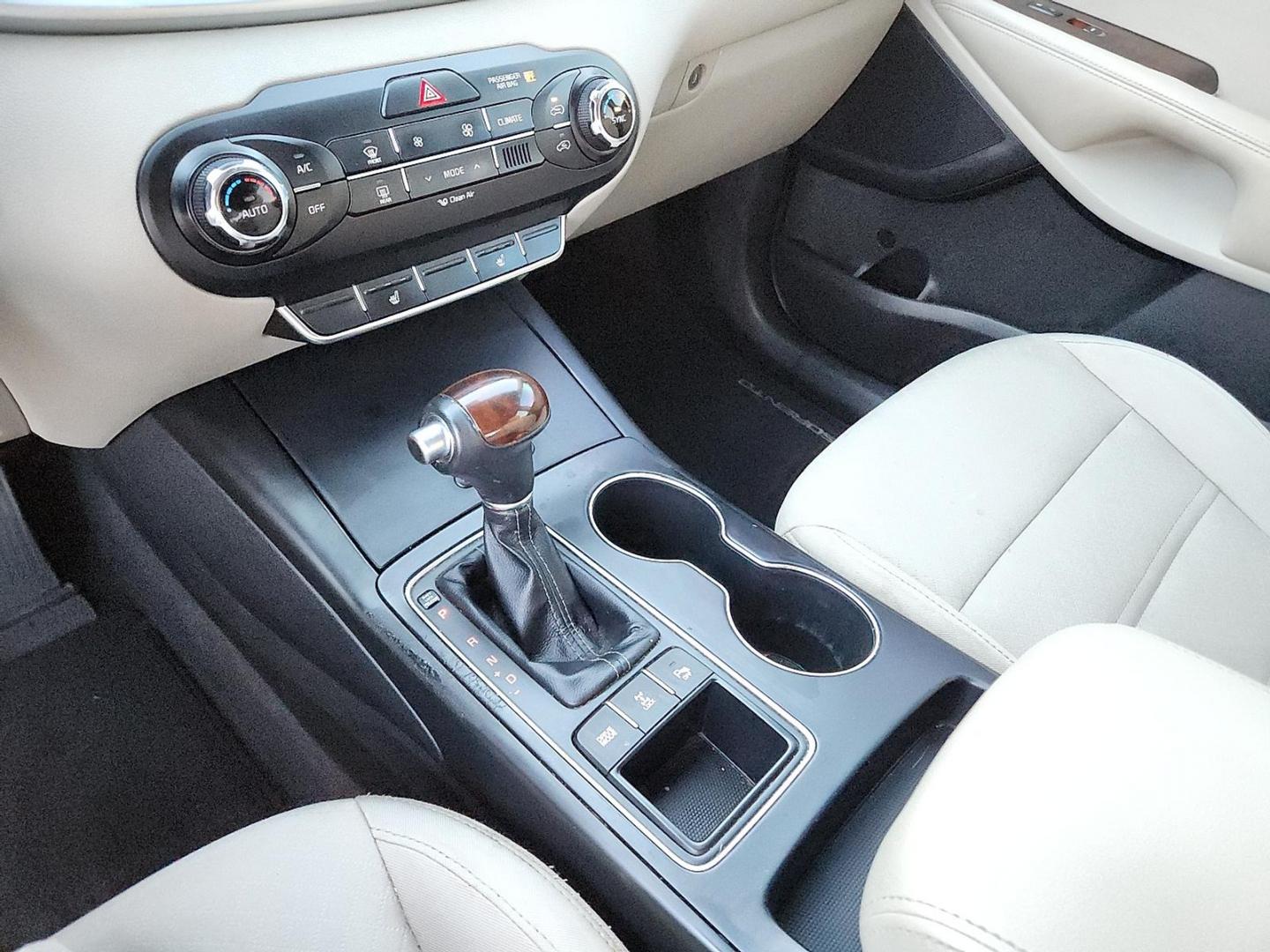 2018 MAROON Kia Sorento 2.4L LX (5XYPGDA37JG) with an 2.4L I-4 gasoline direct injection, DOHC, variable valve control, regular unleaded, engine with 185HP engine, located at 4711 Ave Q, Lubbock, TX, 79412, (806) 687-2362, 33.551304, -101.855293 - Photo#23