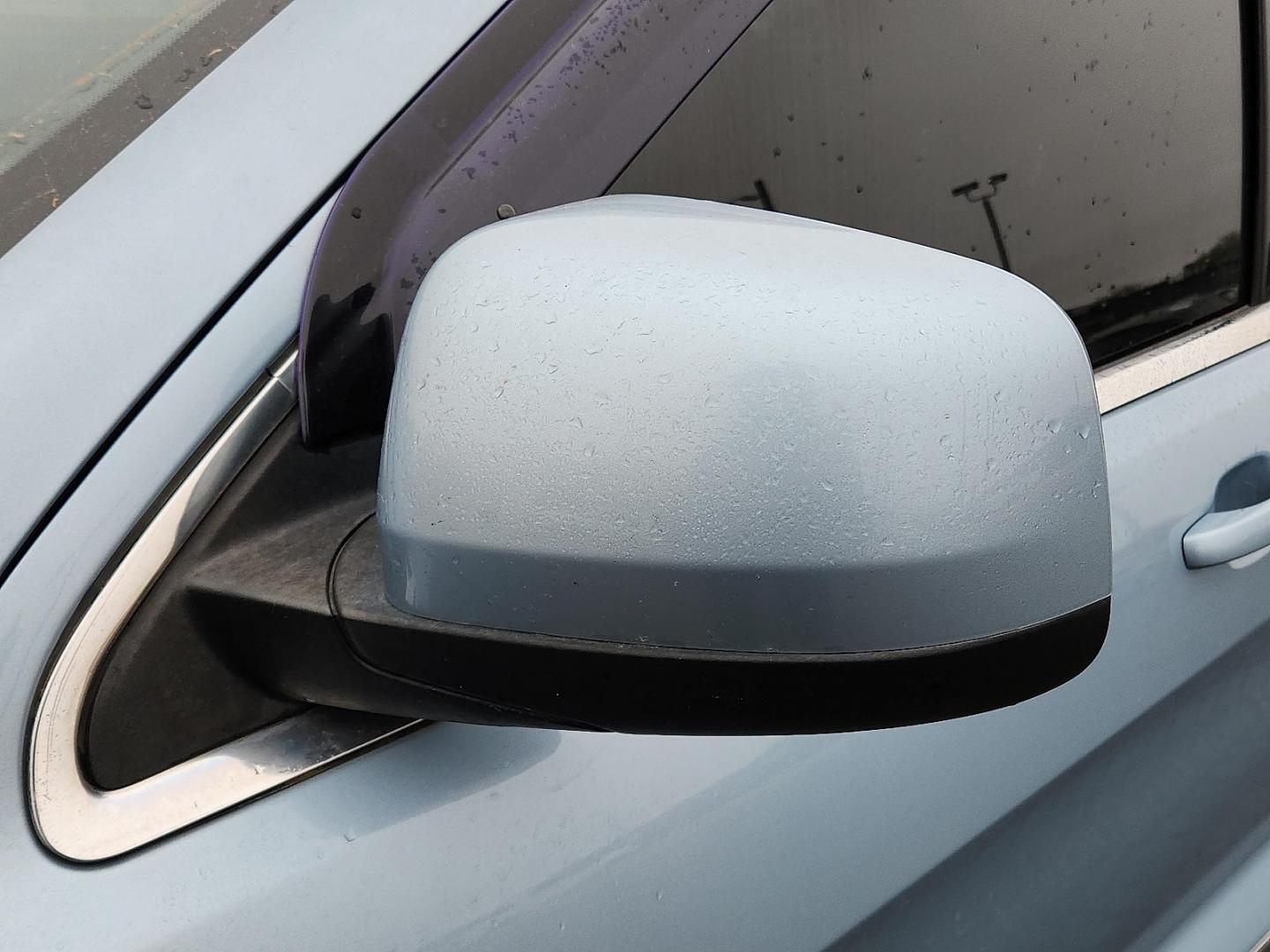 2013 BLUE Jeep Grand Cherokee Laredo (1C4RJFAT7DC) with an HEMI 5.7L V-8 variable valve control, regular unleaded, engine with cylinder deactivation and 360HP engine, located at 4711 Ave Q, Lubbock, TX, 79412, (806) 687-2362, 33.551304, -101.855293 - Photo#7