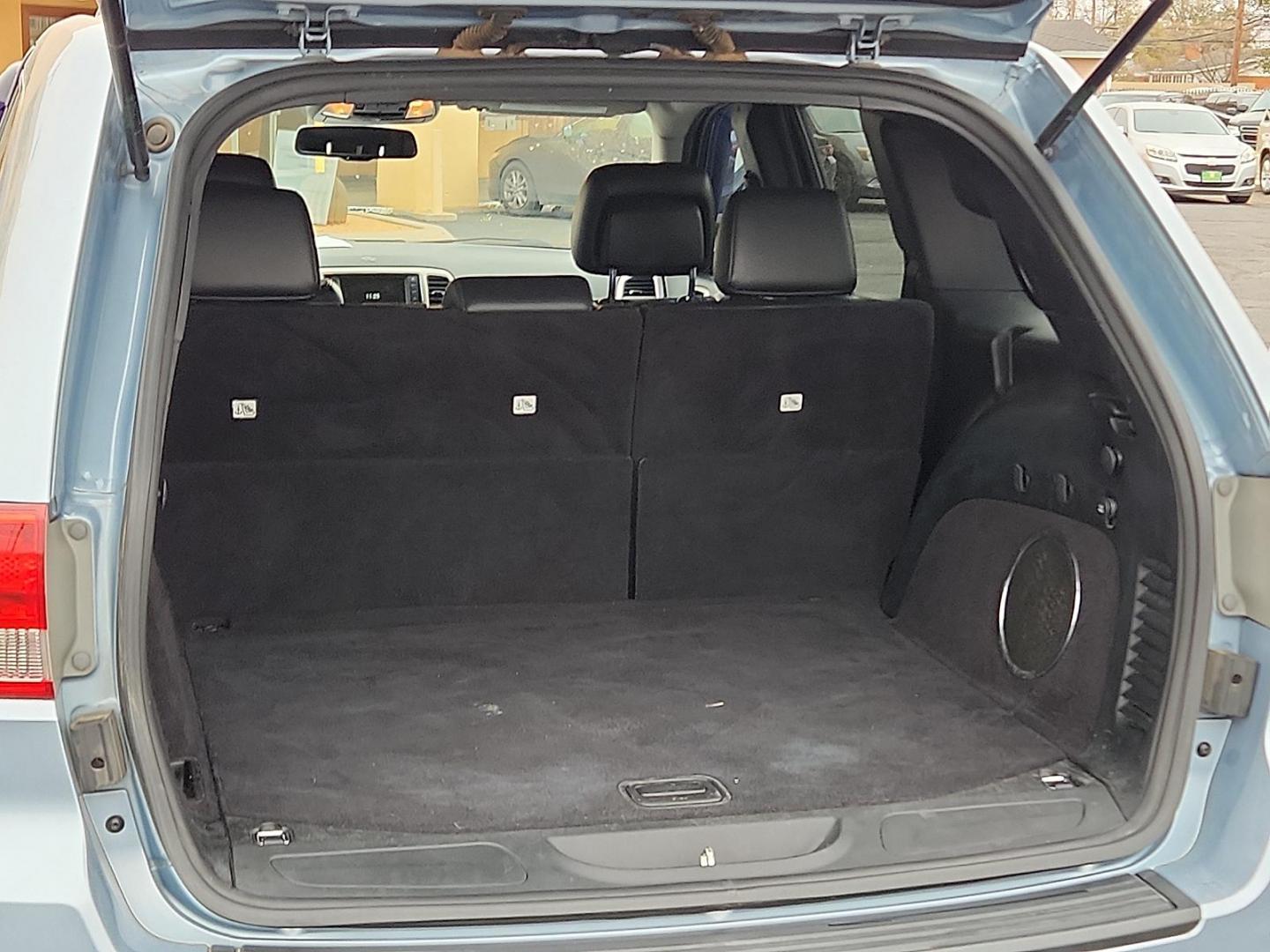 2013 BLUE Jeep Grand Cherokee Laredo (1C4RJFAT7DC) with an HEMI 5.7L V-8 variable valve control, regular unleaded, engine with cylinder deactivation and 360HP engine, located at 4711 Ave Q, Lubbock, TX, 79412, (806) 687-2362, 33.551304, -101.855293 - Photo#10