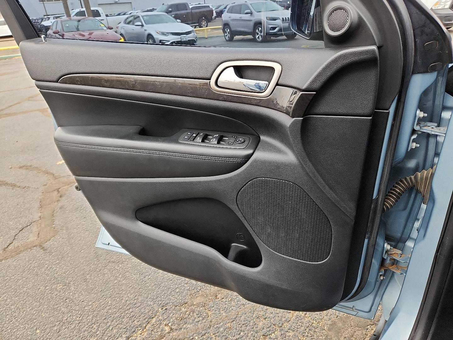 2013 BLUE Jeep Grand Cherokee Laredo (1C4RJFAT7DC) with an HEMI 5.7L V-8 variable valve control, regular unleaded, engine with cylinder deactivation and 360HP engine, located at 4711 Ave Q, Lubbock, TX, 79412, (806) 687-2362, 33.551304, -101.855293 - Photo#16