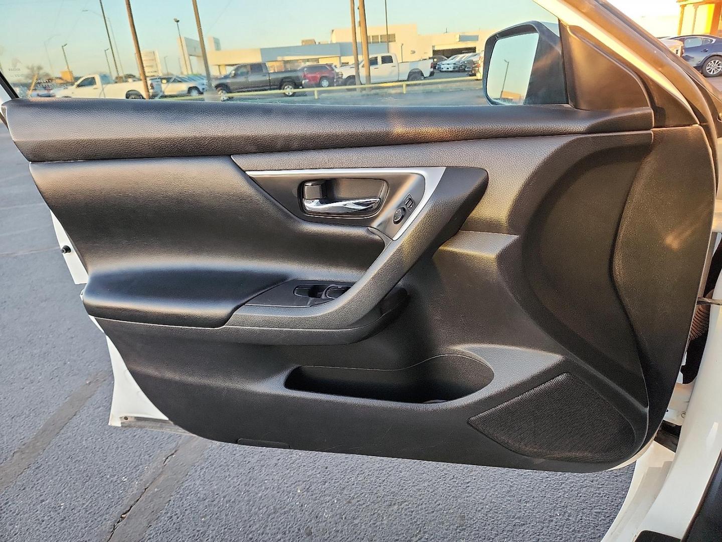 2017 WHITE Nissan Altima 2.5 S (1N4AL3AP6HC) with an 2.5L I-4 DOHC, variable valve control, regular unleaded, engine with 179HP engine, located at 4711 Ave Q, Lubbock, TX, 79412, (806) 687-2362, 33.551304, -101.855293 - Photo#11