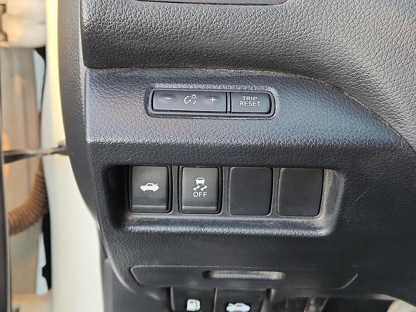 2017 WHITE Nissan Altima 2.5 S (1N4AL3AP6HC) with an 2.5L I-4 DOHC, variable valve control, regular unleaded, engine with 179HP engine, located at 4711 Ave Q, Lubbock, TX, 79412, (806) 687-2362, 33.551304, -101.855293 - Photo#18