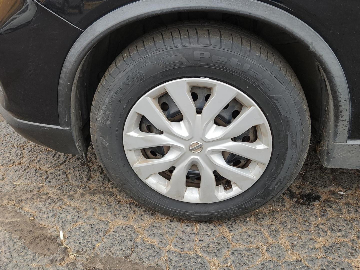 2017 BLACK Nissan Rogue S (JN8AT2MT3HW) with an 2.5L I-4 DOHC, variable valve control, regular unleaded, engine with 170HP engine, located at 4711 Ave Q, Lubbock, TX, 79412, (806) 687-2362, 33.551304, -101.855293 - Photo#6