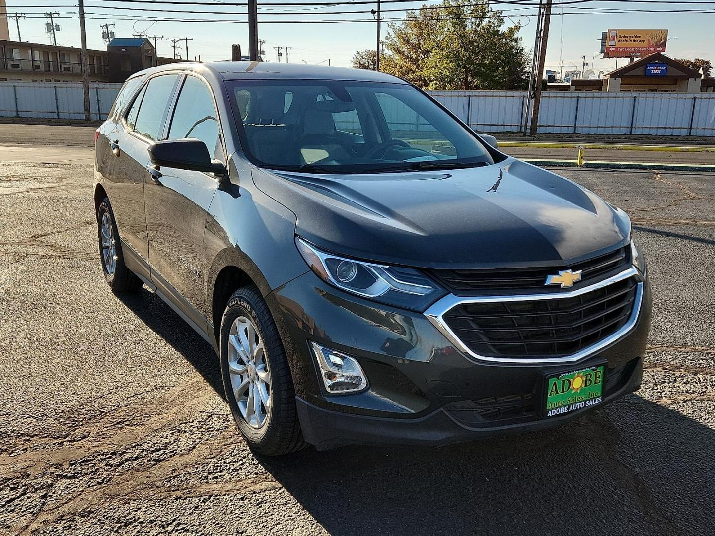 2019 GRAY Chevrolet Equinox LS (2GNAXSEV7K6) with an 1.5L I-4 gasoline direct injection, DOHC, VVT variable valve control, intercooled turbo, regular unleaded, engine with 170HP engine, located at 4711 Ave Q, Lubbock, TX, 79412, (806) 687-2362, 33.551304, -101.855293 - Photo#5