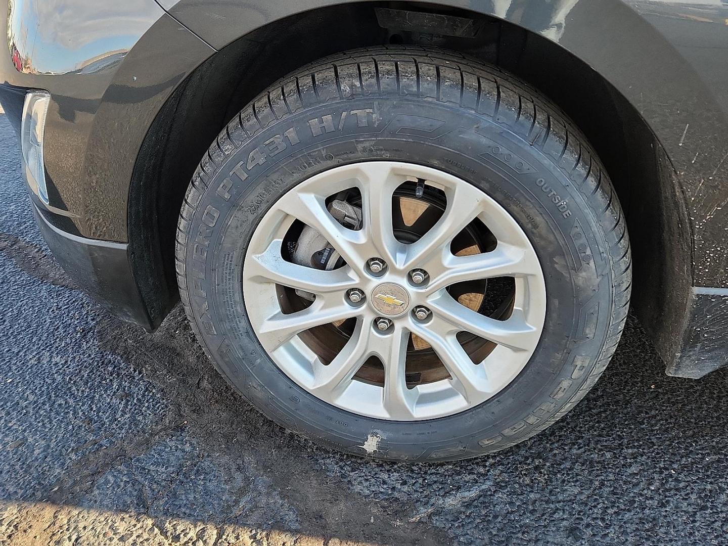2019 GRAY Chevrolet Equinox LS (2GNAXSEV7K6) with an 1.5L I-4 gasoline direct injection, DOHC, VVT variable valve control, intercooled turbo, regular unleaded, engine with 170HP engine, located at 4711 Ave Q, Lubbock, TX, 79412, (806) 687-2362, 33.551304, -101.855293 - Photo#6