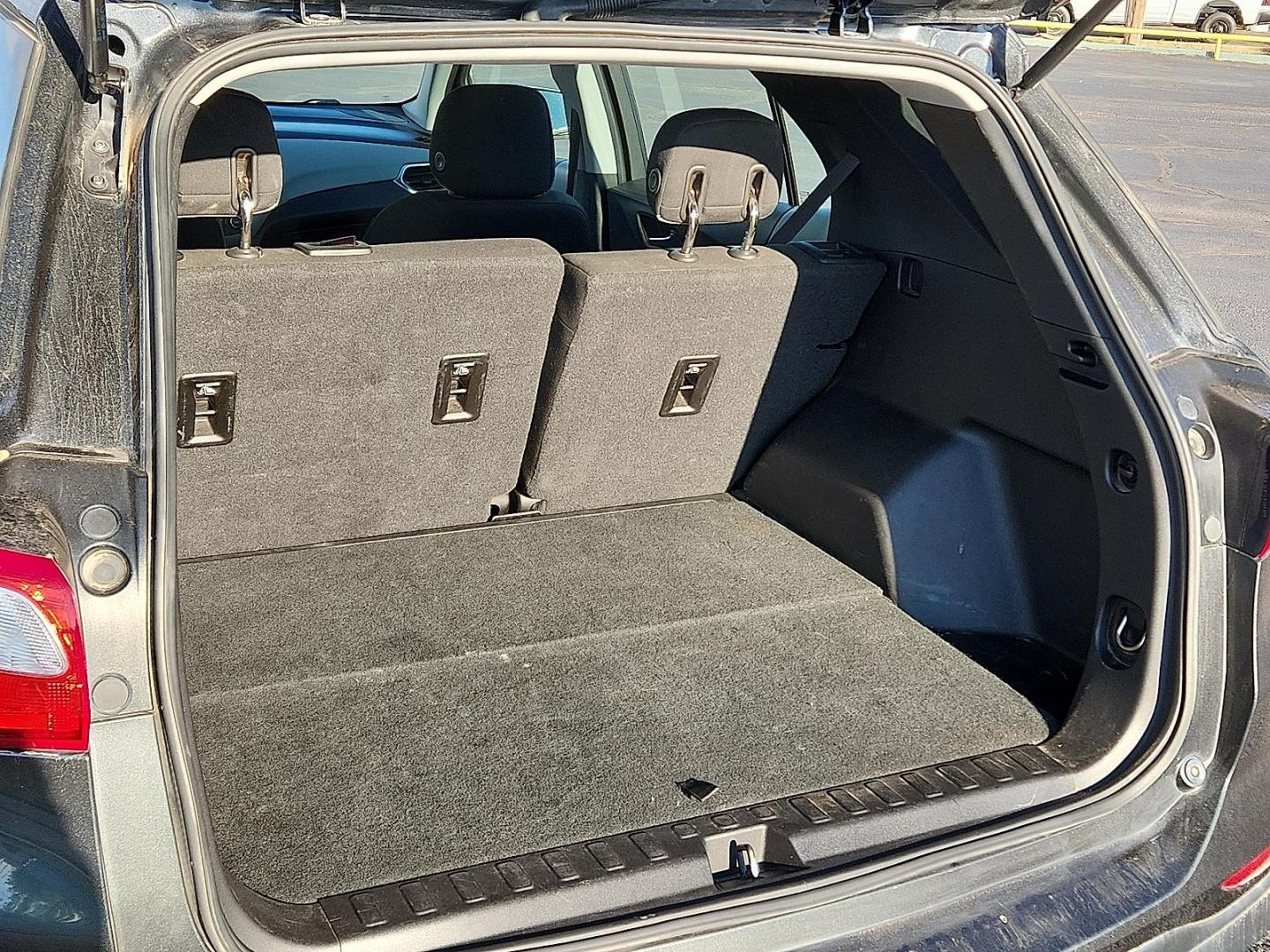 2019 GRAY Chevrolet Equinox LS (2GNAXSEV7K6) with an 1.5L I-4 gasoline direct injection, DOHC, VVT variable valve control, intercooled turbo, regular unleaded, engine with 170HP engine, located at 4711 Ave Q, Lubbock, TX, 79412, (806) 687-2362, 33.551304, -101.855293 - Photo#7