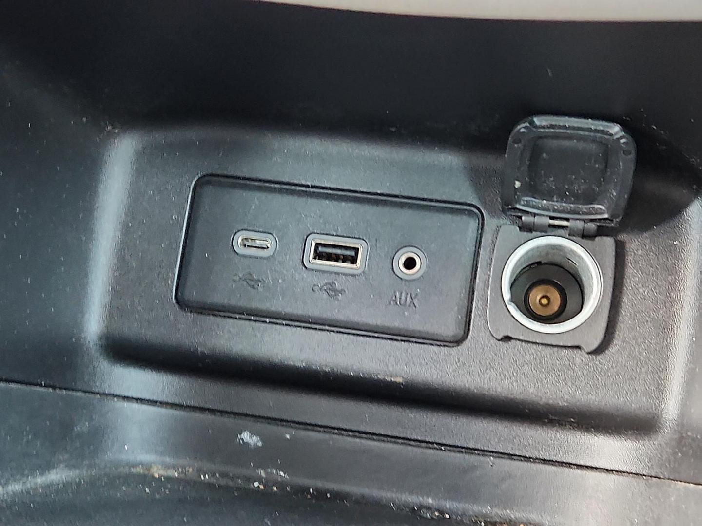 2019 GRAY Chevrolet Equinox LS (2GNAXSEV7K6) with an 1.5L I-4 gasoline direct injection, DOHC, VVT variable valve control, intercooled turbo, regular unleaded, engine with 170HP engine, located at 4711 Ave Q, Lubbock, TX, 79412, (806) 687-2362, 33.551304, -101.855293 - Photo#15