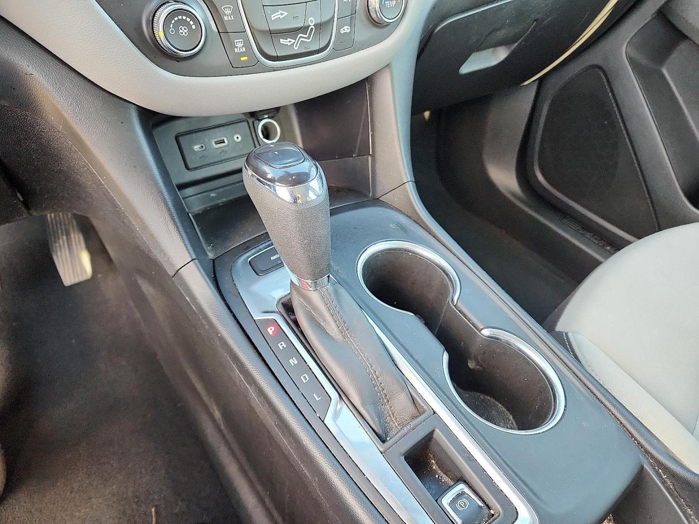 2019 GRAY Chevrolet Equinox LS (2GNAXSEV7K6) with an 1.5L I-4 gasoline direct injection, DOHC, VVT variable valve control, intercooled turbo, regular unleaded, engine with 170HP engine, located at 4711 Ave Q, Lubbock, TX, 79412, (806) 687-2362, 33.551304, -101.855293 - Photo#18