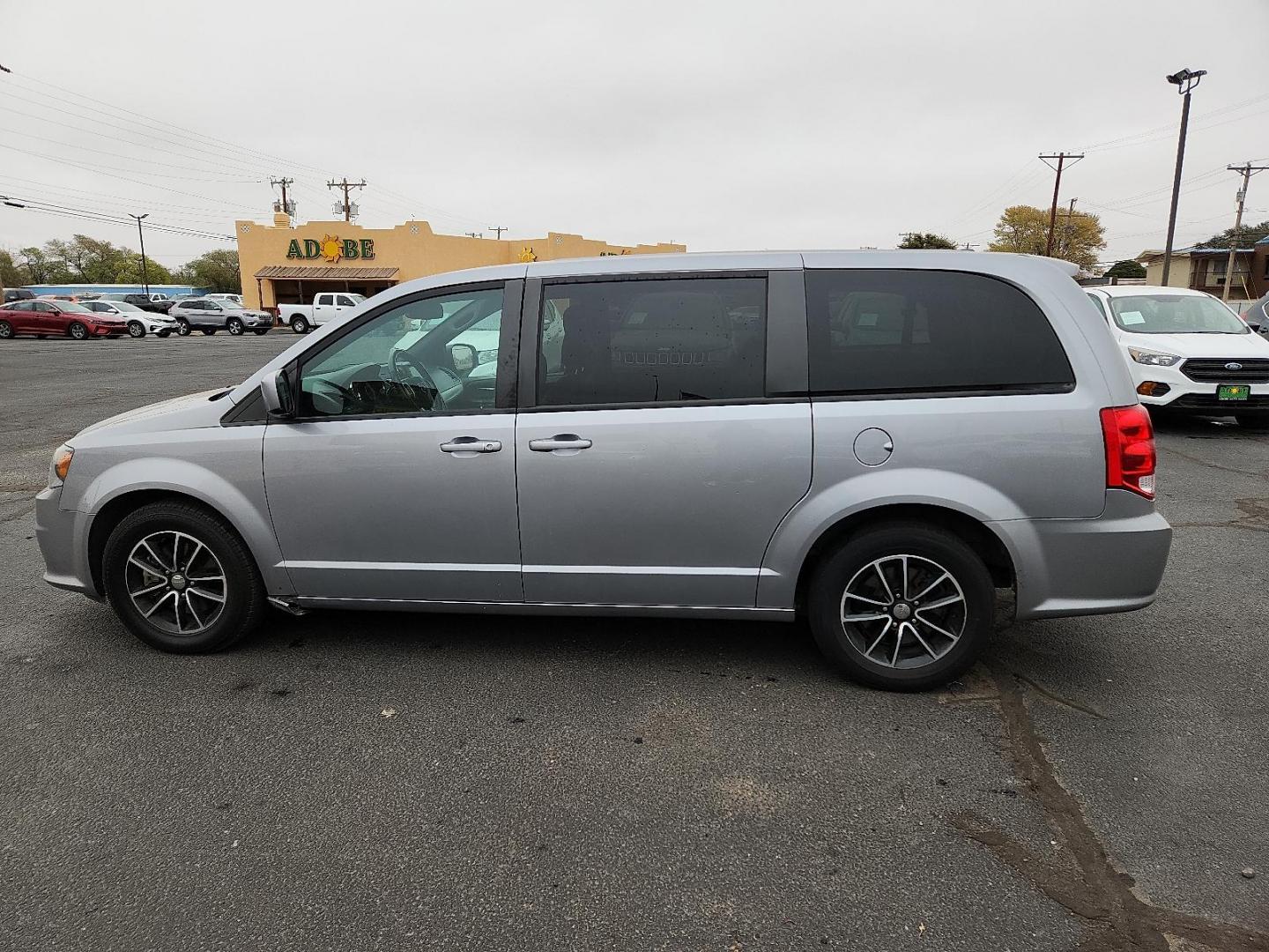 2019 SILVER Dodge Grand Caravan GT (2C4RDGEGXKR) with an Pentastar 3.6L V-6 DOHC, VVT variable valve control, regular unleaded, engine with 283HP engine, located at 4711 Ave Q, Lubbock, TX, 79412, (806) 687-2362, 33.551304, -101.855293 - Photo#1