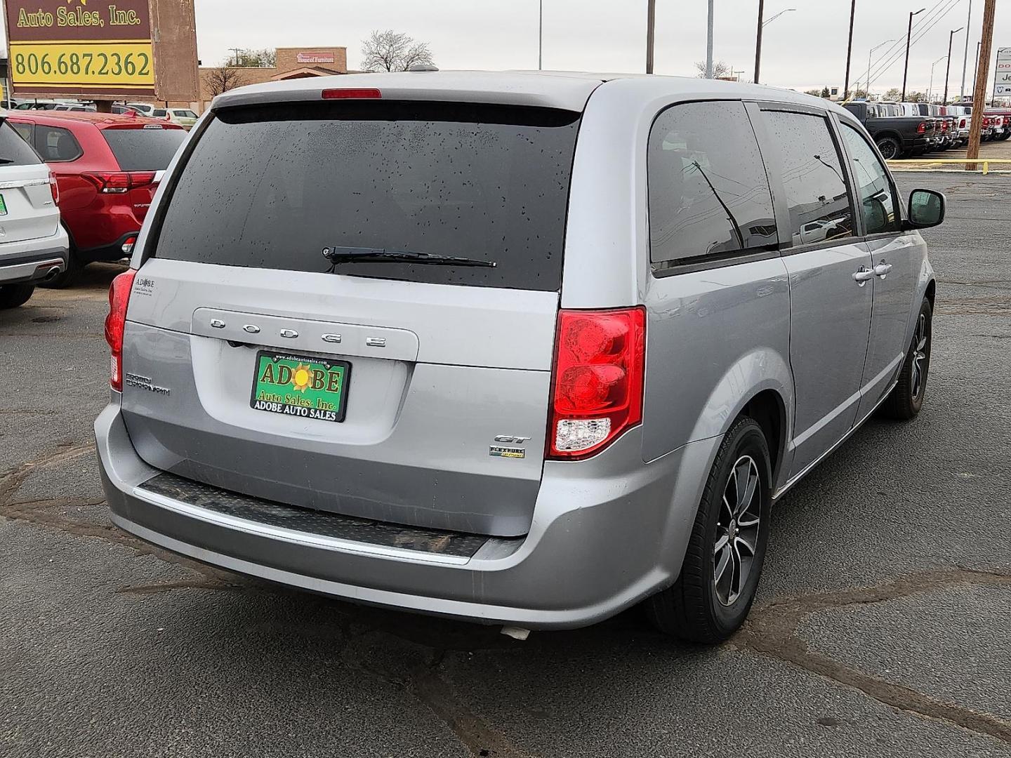 2019 SILVER Dodge Grand Caravan GT (2C4RDGEGXKR) with an Pentastar 3.6L V-6 DOHC, VVT variable valve control, regular unleaded, engine with 283HP engine, located at 4711 Ave Q, Lubbock, TX, 79412, (806) 687-2362, 33.551304, -101.855293 - Photo#3