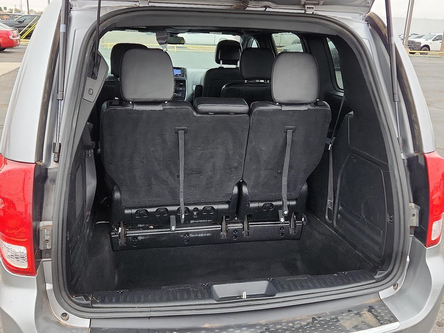 2019 SILVER Dodge Grand Caravan GT (2C4RDGEGXKR) with an Pentastar 3.6L V-6 DOHC, VVT variable valve control, regular unleaded, engine with 283HP engine, located at 4711 Ave Q, Lubbock, TX, 79412, (806) 687-2362, 33.551304, -101.855293 - Photo#8