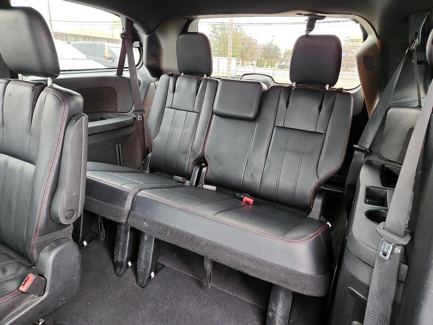 2019 SILVER Dodge Grand Caravan GT (2C4RDGEGXKR) with an Pentastar 3.6L V-6 DOHC, VVT variable valve control, regular unleaded, engine with 283HP engine, located at 4711 Ave Q, Lubbock, TX, 79412, (806) 687-2362, 33.551304, -101.855293 - Photo#10