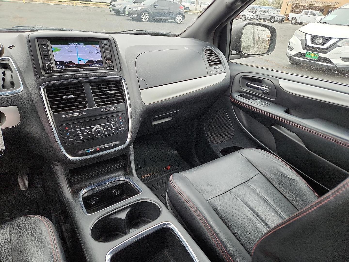 2019 SILVER Dodge Grand Caravan GT (2C4RDGEGXKR) with an Pentastar 3.6L V-6 DOHC, VVT variable valve control, regular unleaded, engine with 283HP engine, located at 4711 Ave Q, Lubbock, TX, 79412, (806) 687-2362, 33.551304, -101.855293 - Photo#12