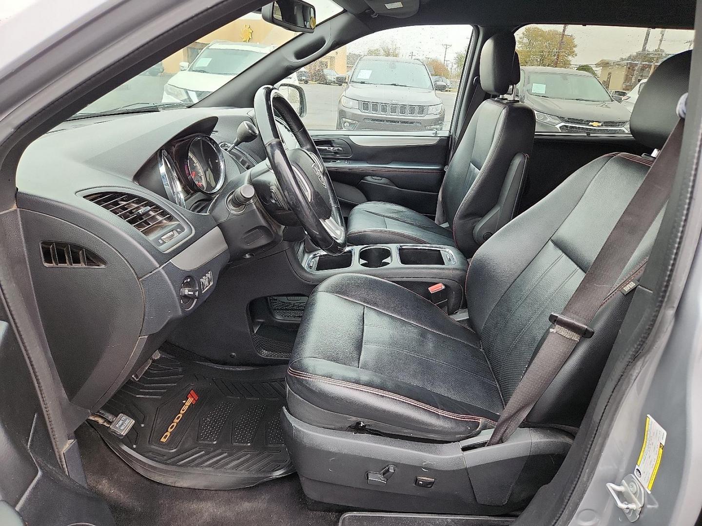 2019 SILVER Dodge Grand Caravan GT (2C4RDGEGXKR) with an Pentastar 3.6L V-6 DOHC, VVT variable valve control, regular unleaded, engine with 283HP engine, located at 4711 Ave Q, Lubbock, TX, 79412, (806) 687-2362, 33.551304, -101.855293 - Photo#13