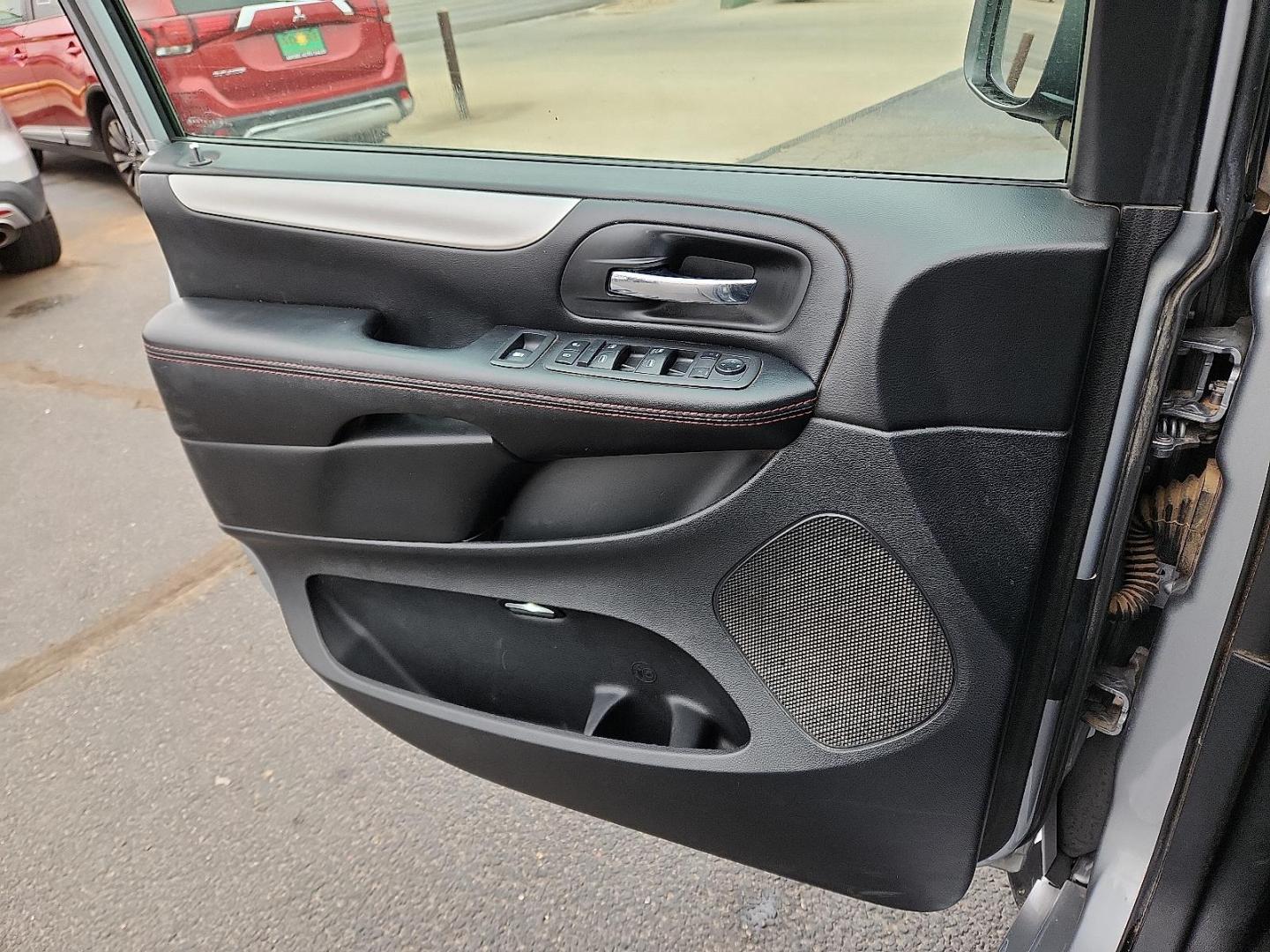 2019 SILVER Dodge Grand Caravan GT (2C4RDGEGXKR) with an Pentastar 3.6L V-6 DOHC, VVT variable valve control, regular unleaded, engine with 283HP engine, located at 4711 Ave Q, Lubbock, TX, 79412, (806) 687-2362, 33.551304, -101.855293 - Photo#14