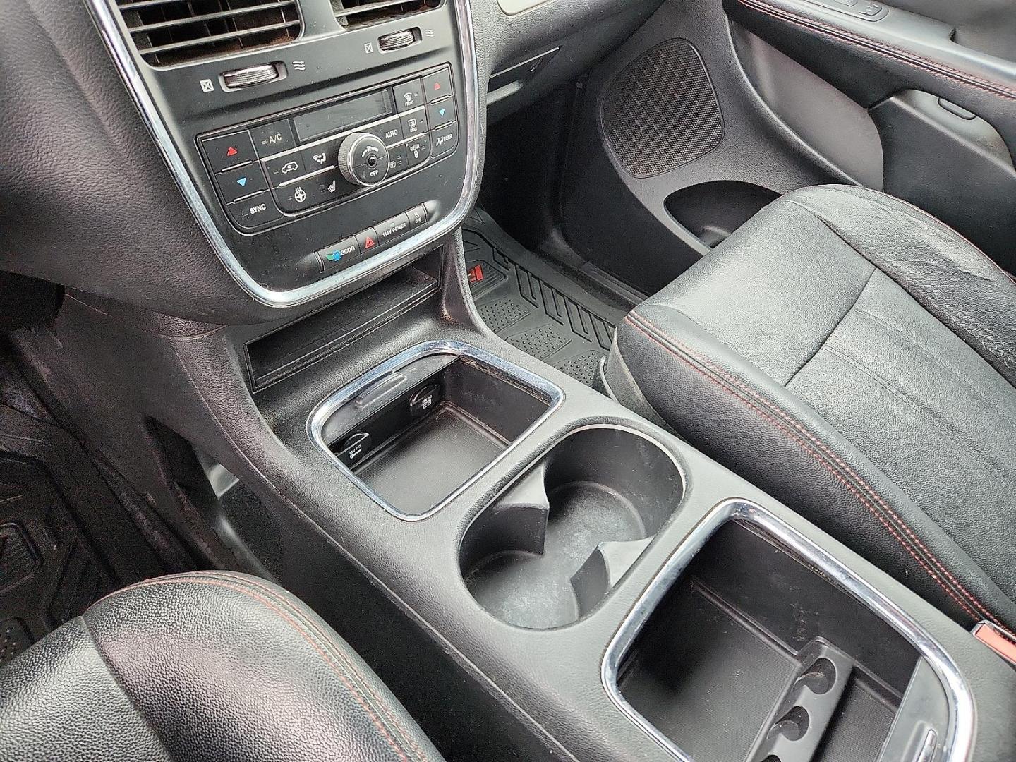 2019 SILVER Dodge Grand Caravan GT (2C4RDGEGXKR) with an Pentastar 3.6L V-6 DOHC, VVT variable valve control, regular unleaded, engine with 283HP engine, located at 4711 Ave Q, Lubbock, TX, 79412, (806) 687-2362, 33.551304, -101.855293 - Photo#19