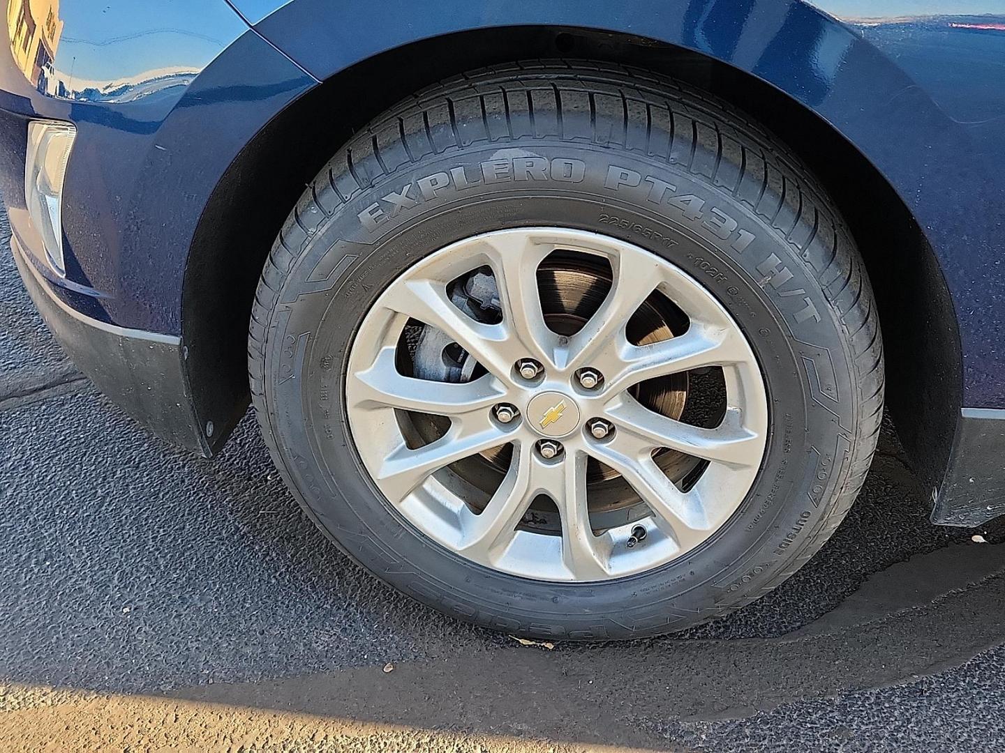 2020 BLUE Chevrolet Equinox FWD 2FL (2GNAXJEV1L6) with an 1.5L I-4 gasoline direct injection, DOHC, VVT variable valve control, intercooled turbo, regular unleaded, engine with 170HP engine, located at 4711 Ave Q, Lubbock, TX, 79412, (806) 687-2362, 33.551304, -101.855293 - Photo#6