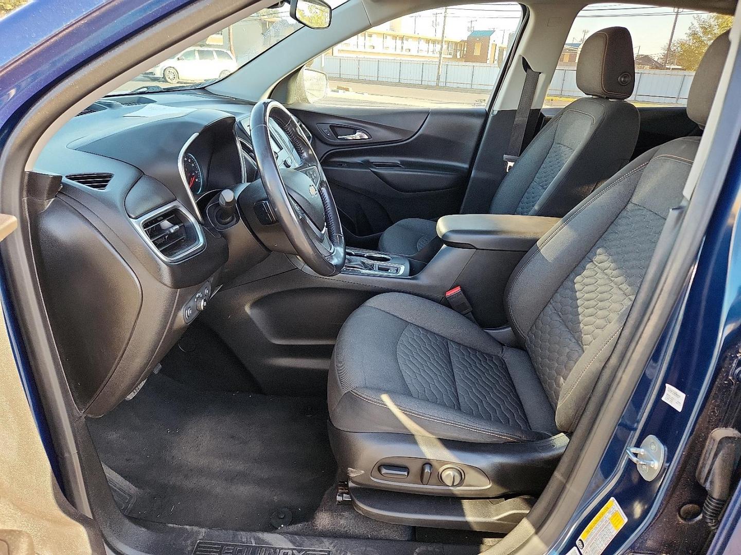 2020 BLUE Chevrolet Equinox FWD 2FL (2GNAXJEV1L6) with an 1.5L I-4 gasoline direct injection, DOHC, VVT variable valve control, intercooled turbo, regular unleaded, engine with 170HP engine, located at 4711 Ave Q, Lubbock, TX, 79412, (806) 687-2362, 33.551304, -101.855293 - Photo#13