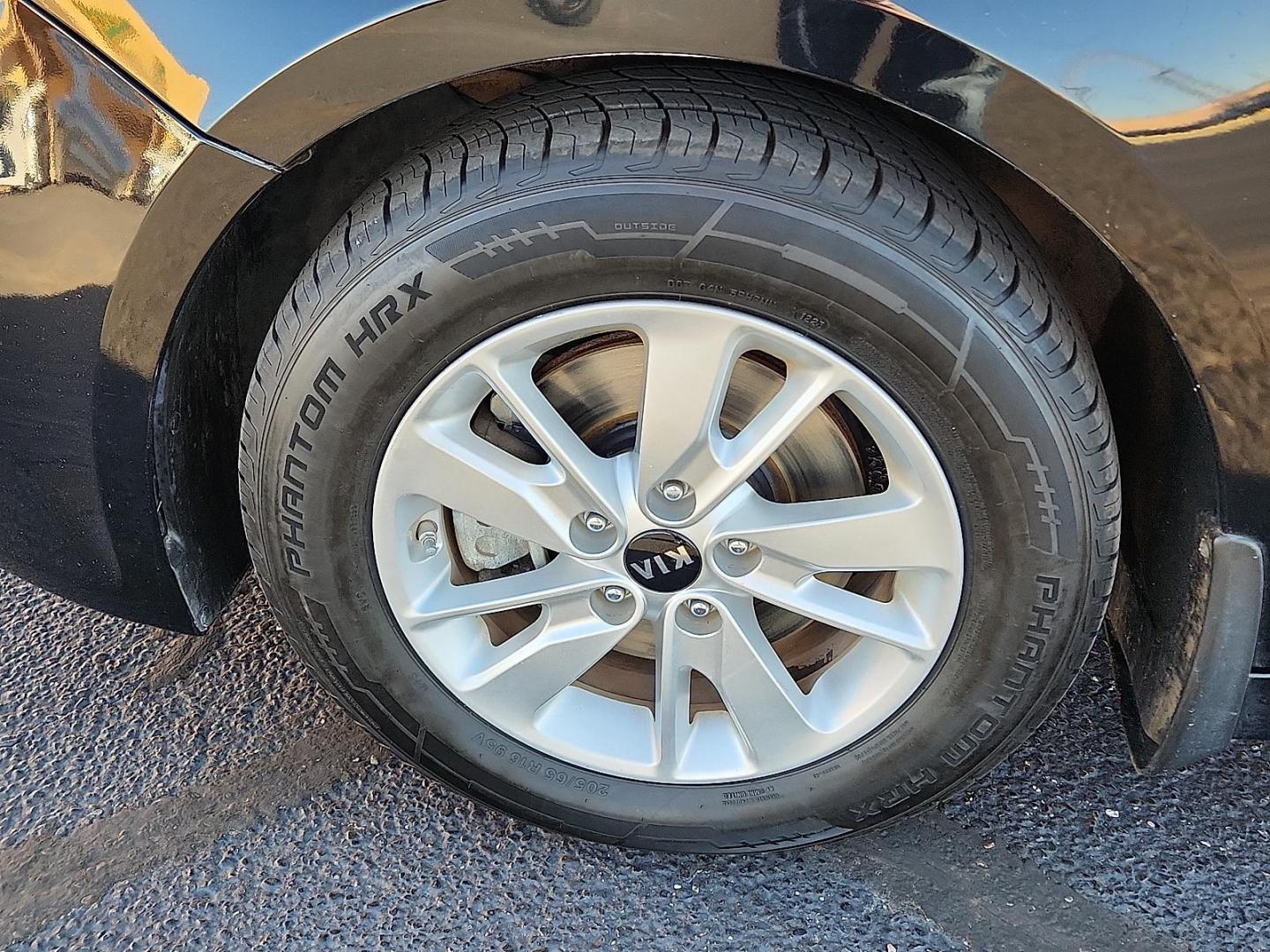 2016 BLACK Kia Optima LX (5XXGT4L35GG) with an Theta II 2.4L I-4 gasoline direct injection, DOHC, CVVT variable valve control, regular unleaded, engine with 185HP engine, located at 4711 Ave Q, Lubbock, TX, 79412, (806) 687-2362, 33.551304, -101.855293 - Photo#6