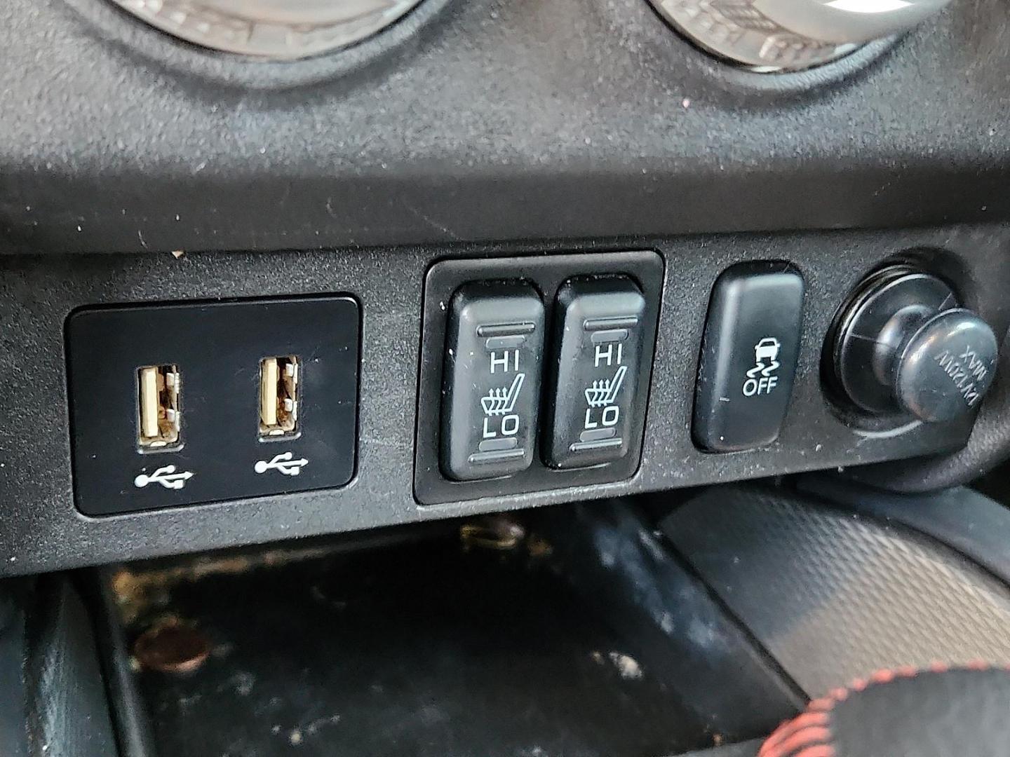 2021 SILVER Mitsubishi Outlander Sport 2.0 ES 2WD (JA4APUAU4MU) with an 2L I-4 DOHC, MIVEC variable valve control, regular unleaded, engine with 148HP engine, located at 4711 Ave Q, Lubbock, TX, 79412, (806) 687-2362, 33.551304, -101.855293 - Photo#18