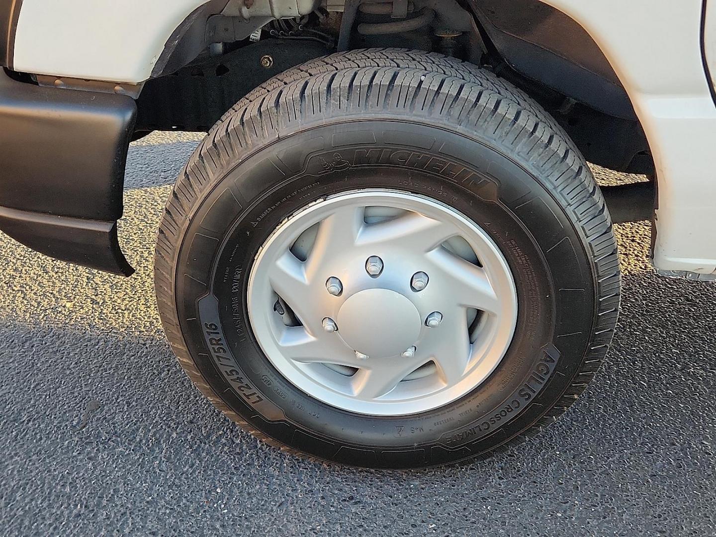 2011 WHITE Ford E-250 Commercial (1FTNE2EL3BD) with an Triton 5.4L V-8 engine with 255HP engine, located at 4711 Ave Q, Lubbock, TX, 79412, (806) 687-2362, 33.551304, -101.855293 - Photo#6