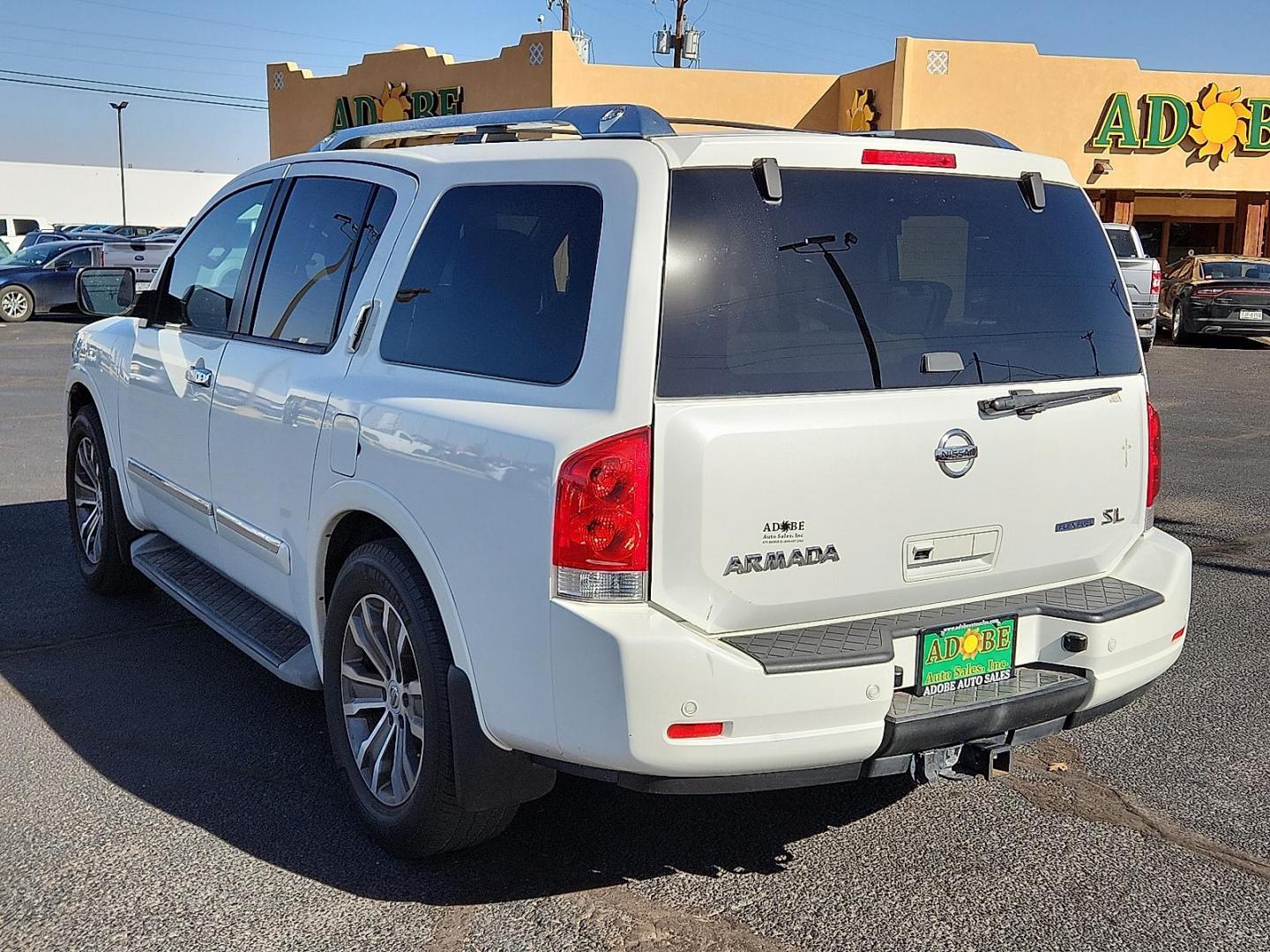 2015 WHITE Nissan Armada SL (5N1BA0ND6FN) with an Endurance 5.6L V-8 DOHC, variable valve control, regular unleaded, engine with 317HP engine, located at 4711 Ave Q, Lubbock, TX, 79412, (806) 687-2362, 33.551304, -101.855293 - Photo#2