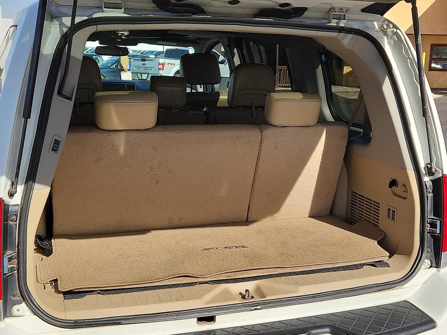 2015 WHITE Nissan Armada SL (5N1BA0ND6FN) with an Endurance 5.6L V-8 DOHC, variable valve control, regular unleaded, engine with 317HP engine, located at 4711 Ave Q, Lubbock, TX, 79412, (806) 687-2362, 33.551304, -101.855293 - Photo#7