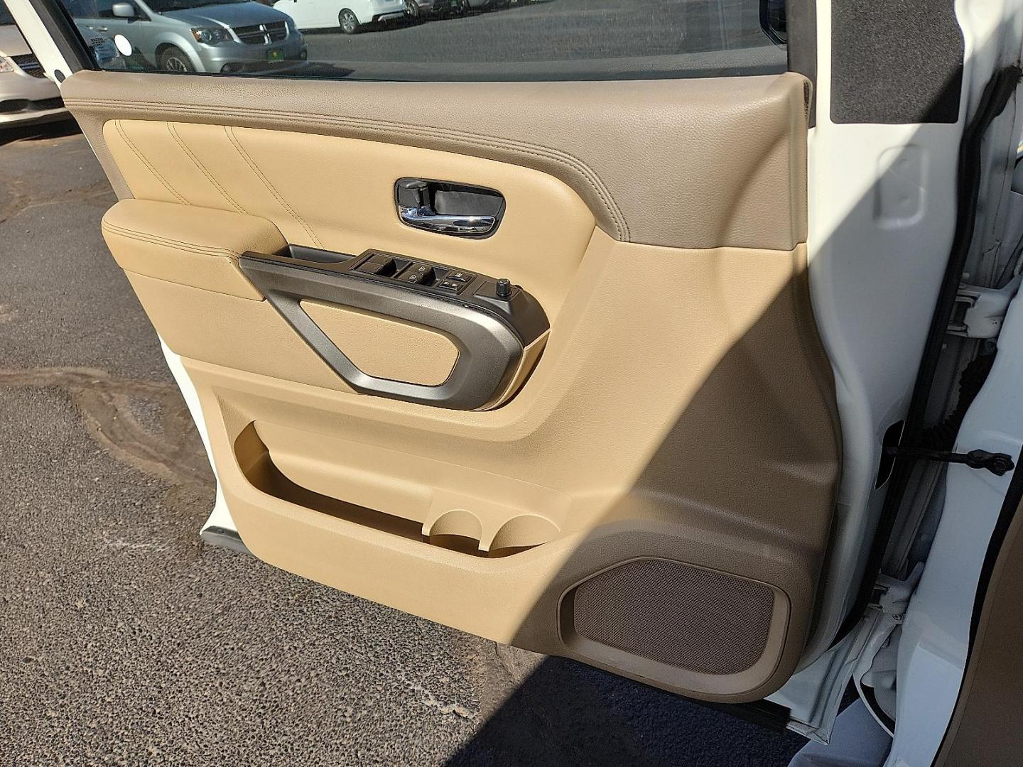 2015 WHITE Nissan Armada SL (5N1BA0ND6FN) with an Endurance 5.6L V-8 DOHC, variable valve control, regular unleaded, engine with 317HP engine, located at 4711 Ave Q, Lubbock, TX, 79412, (806) 687-2362, 33.551304, -101.855293 - Photo#12